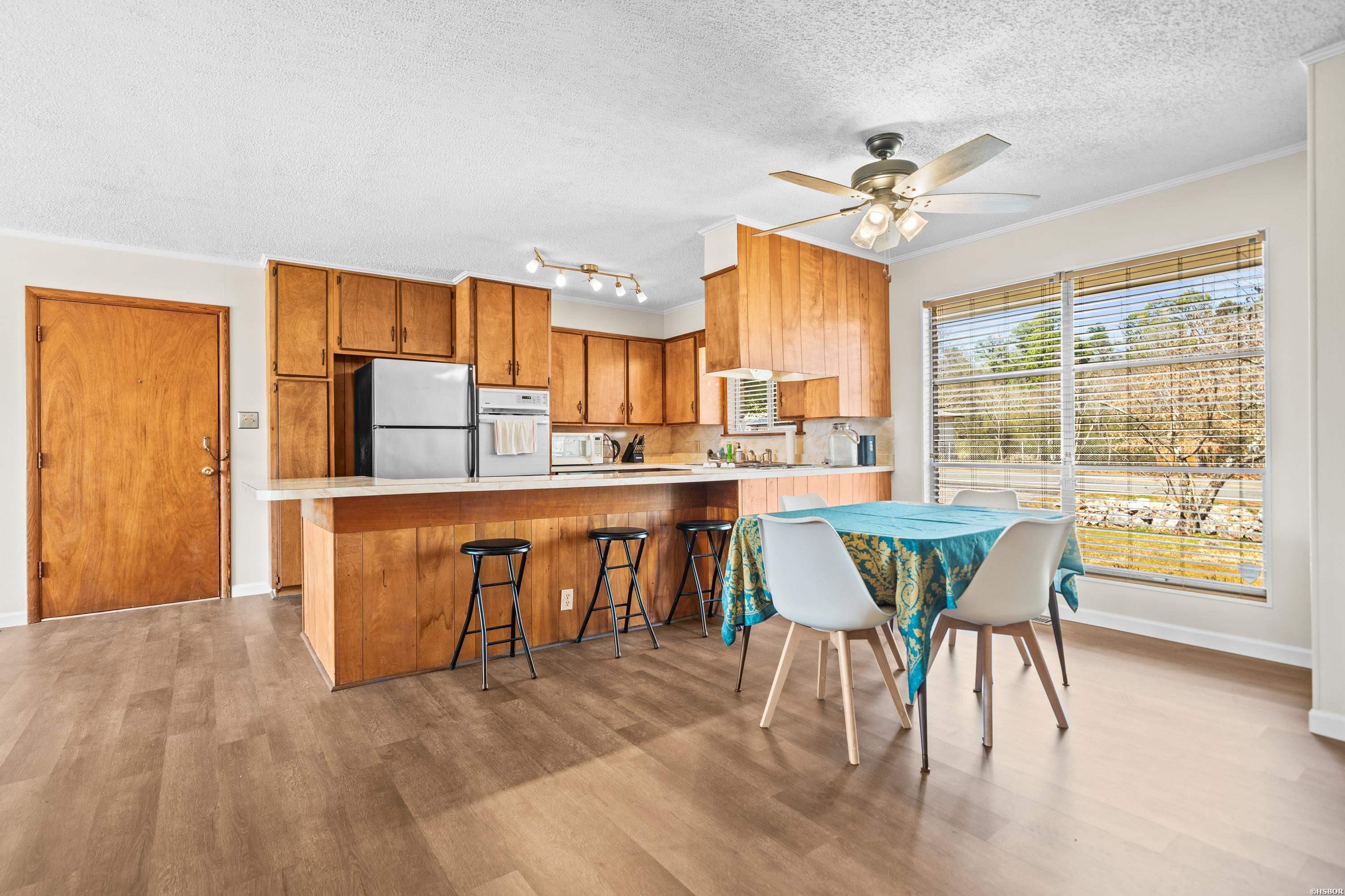 1115 Lakeshore Drive Property Photo 15