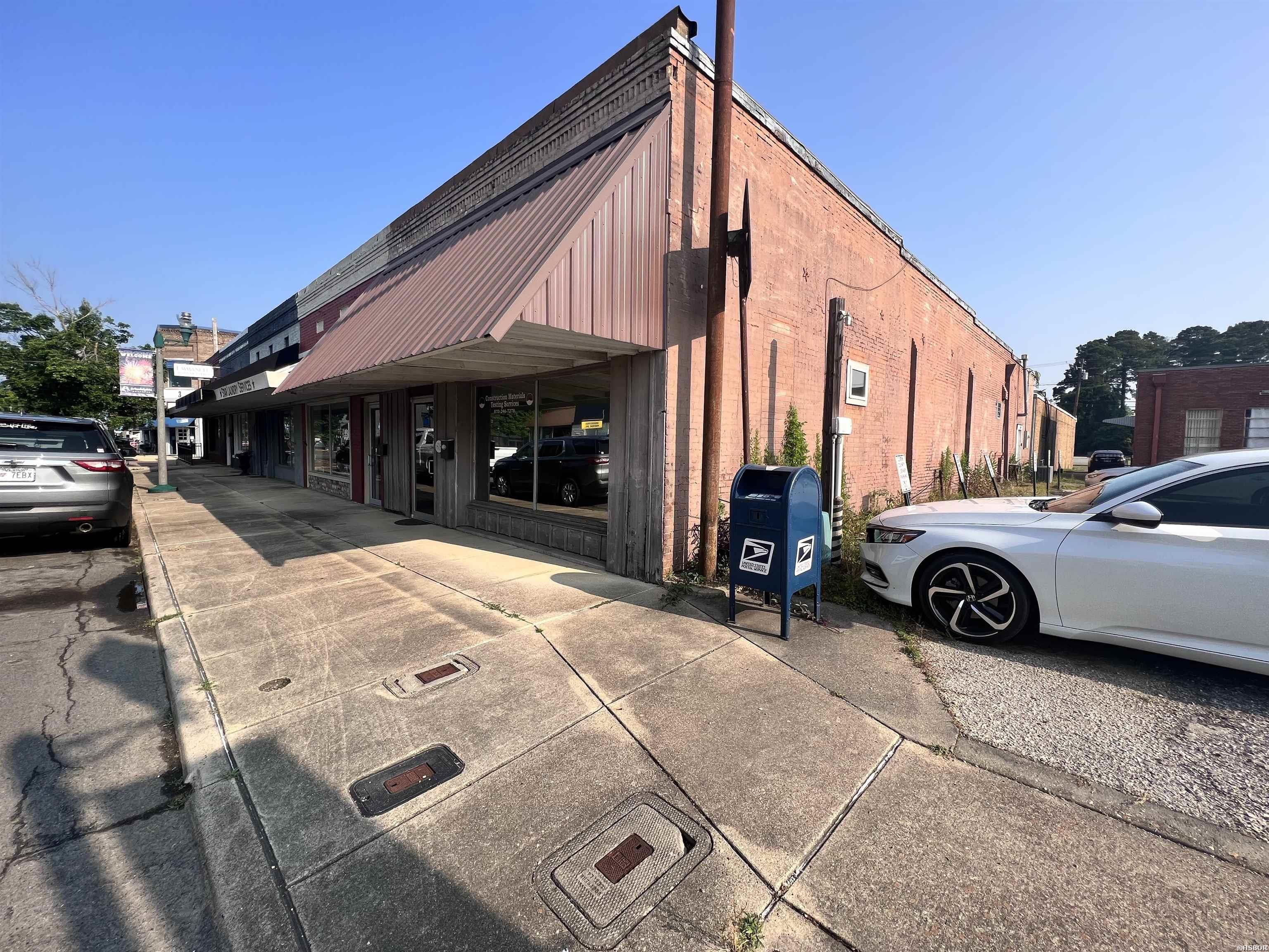 616 Clinton Street Property Photo 1