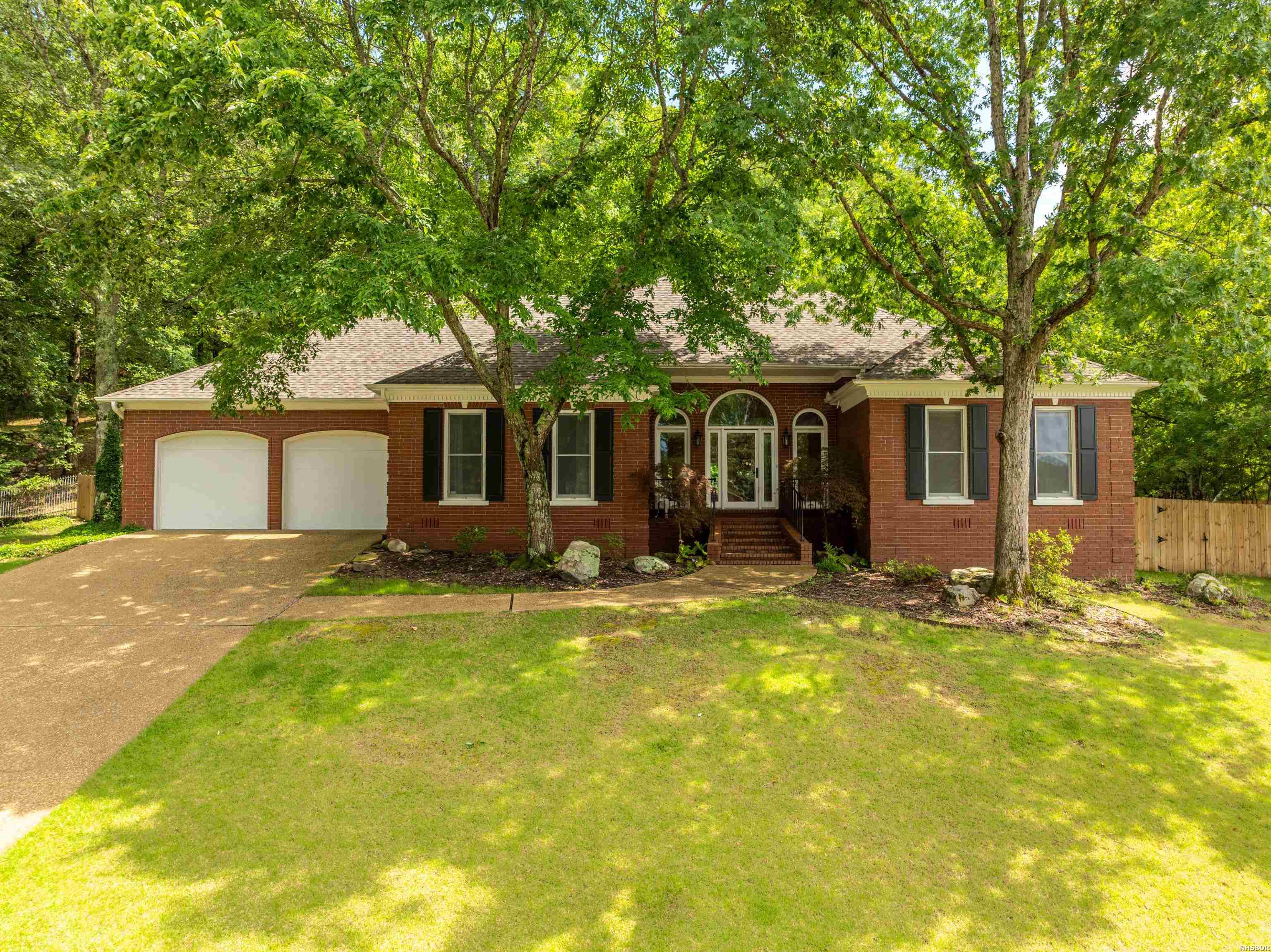 106 Ravenwood Property Photo 1
