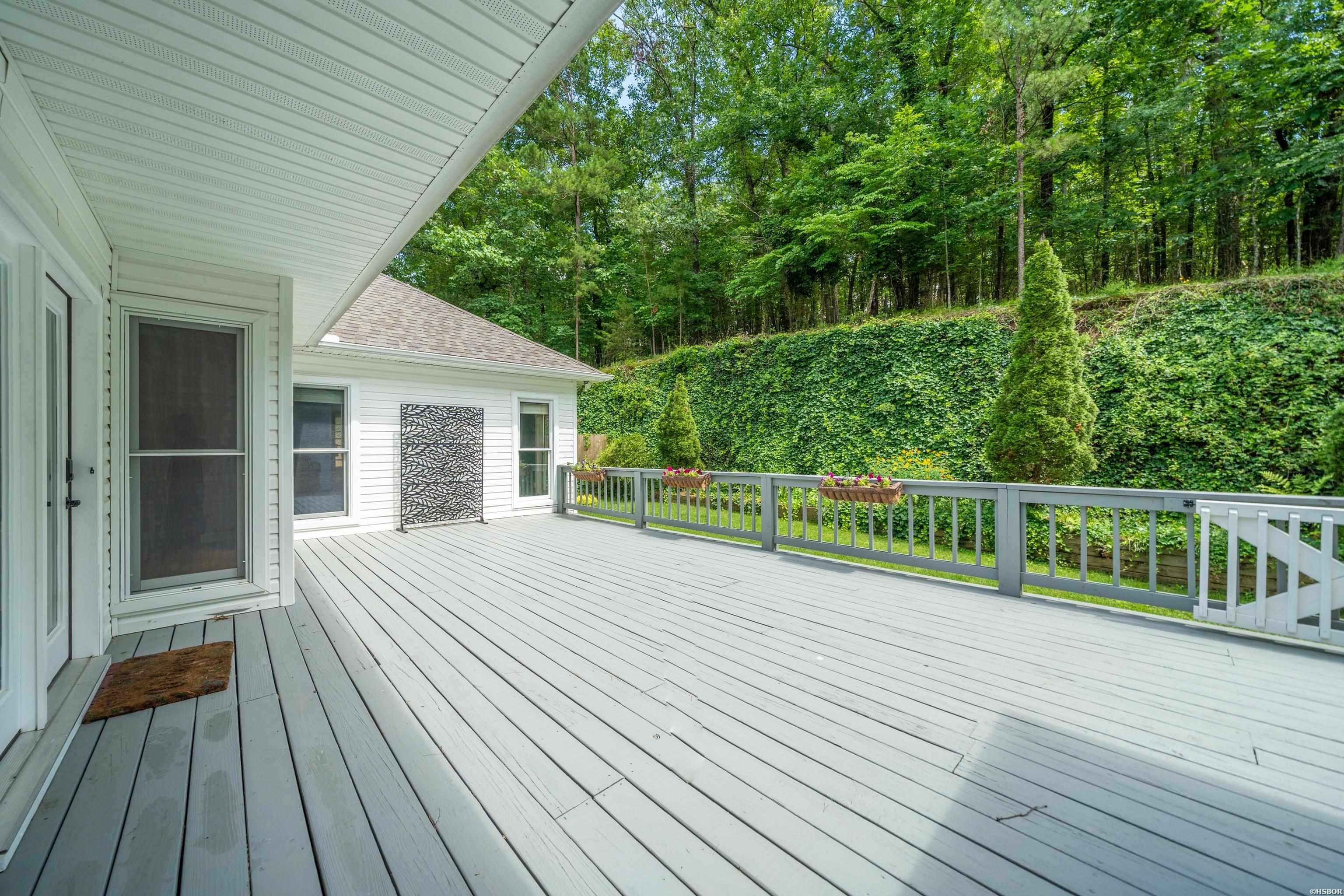106 Ravenwood Property Photo 43
