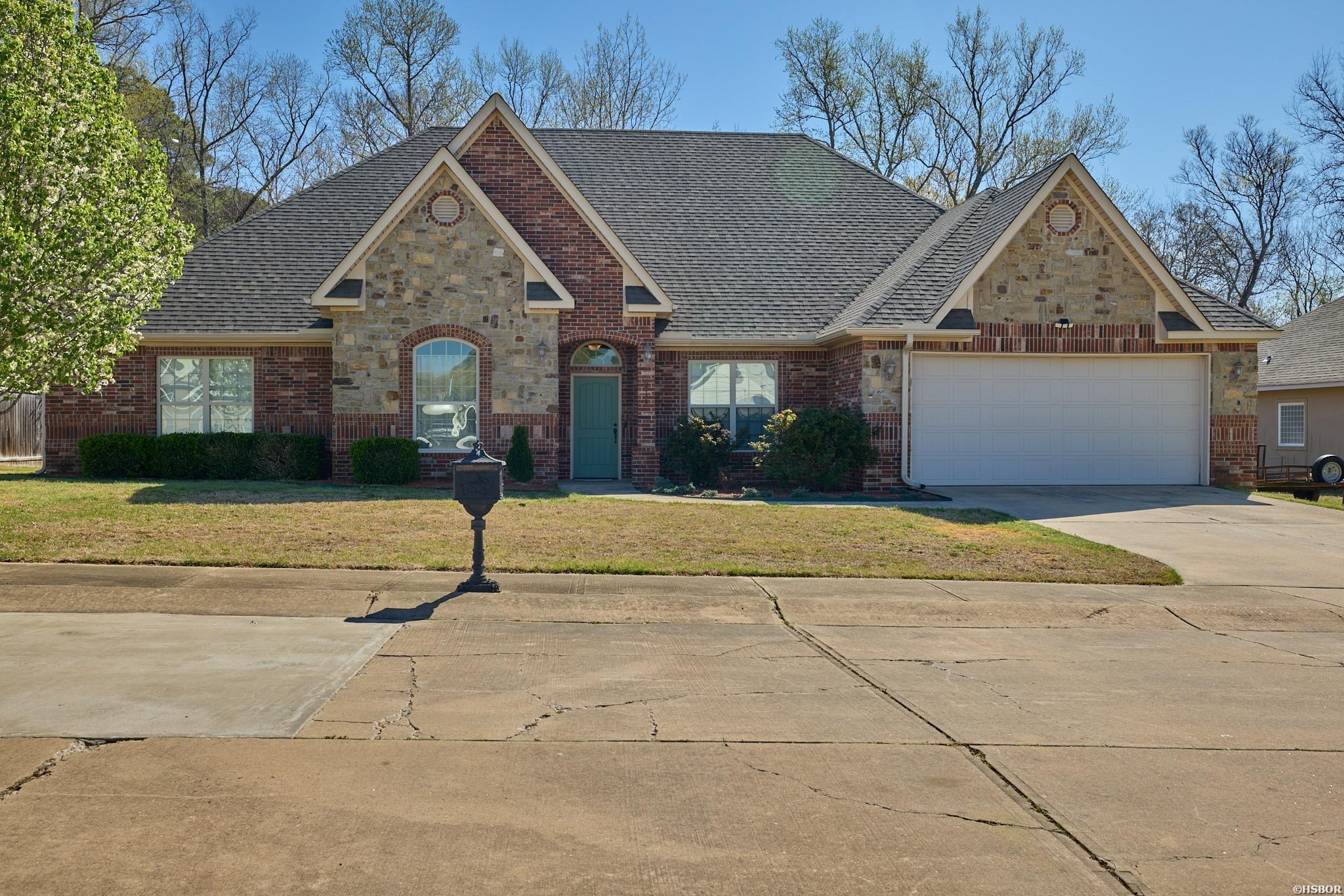 214 Mapleleaf Circle Property Photo 1
