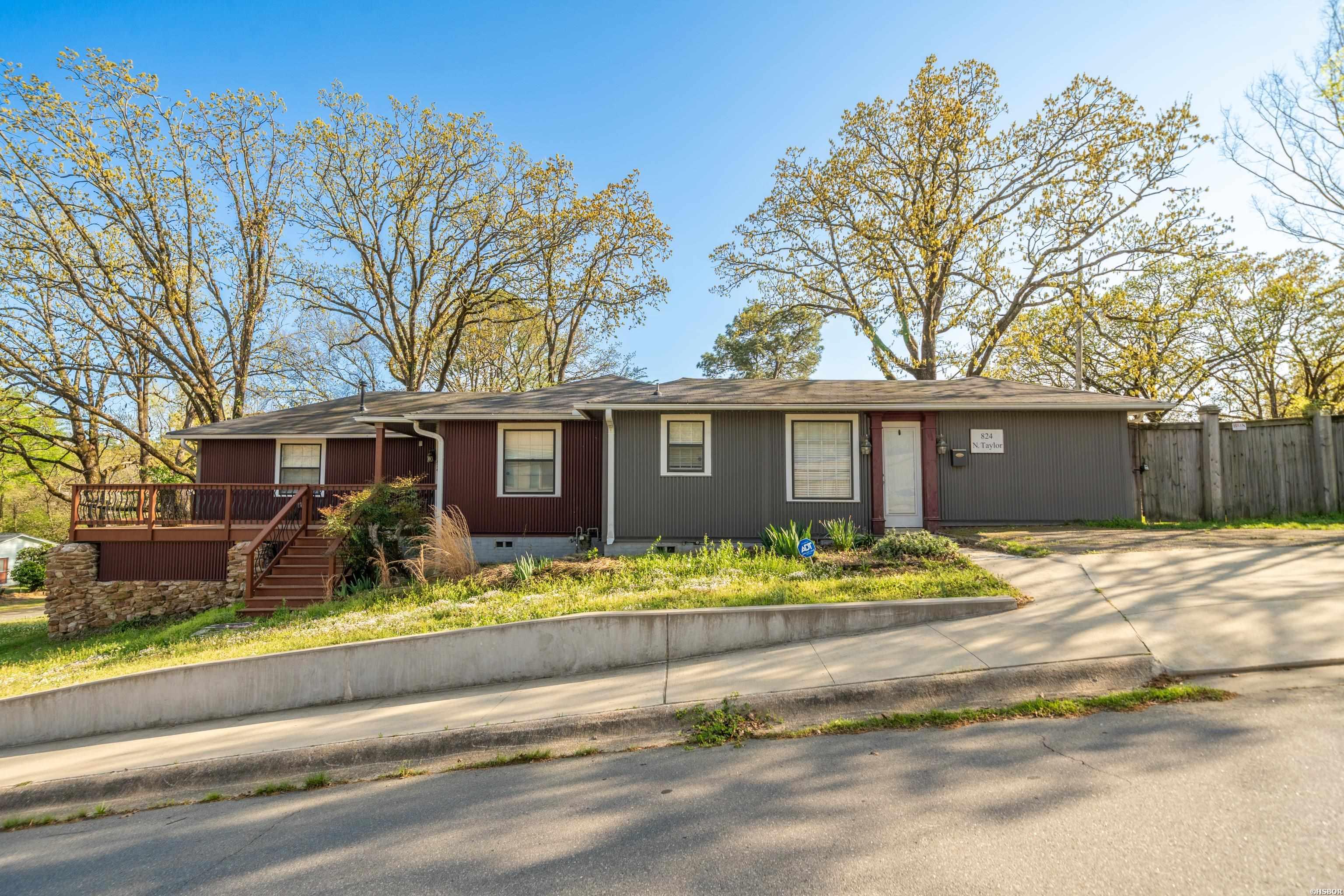 824 N Taylor Property Photo 1