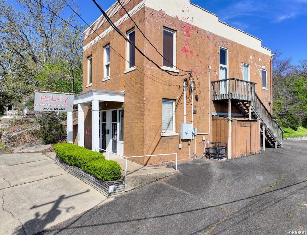 710 W Grand Property Photo 1