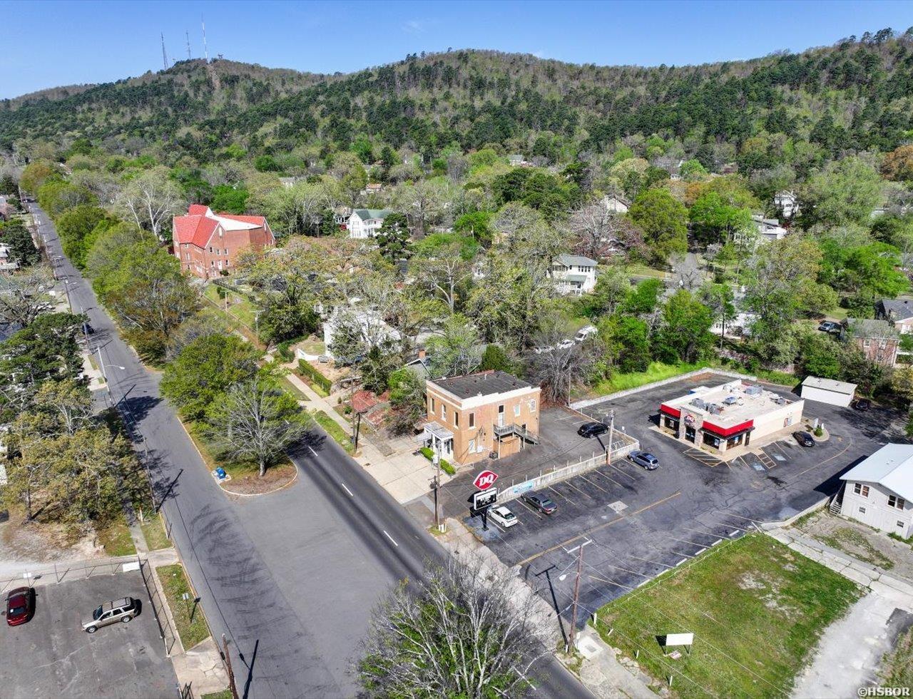 710 W Grand Property Photo 4