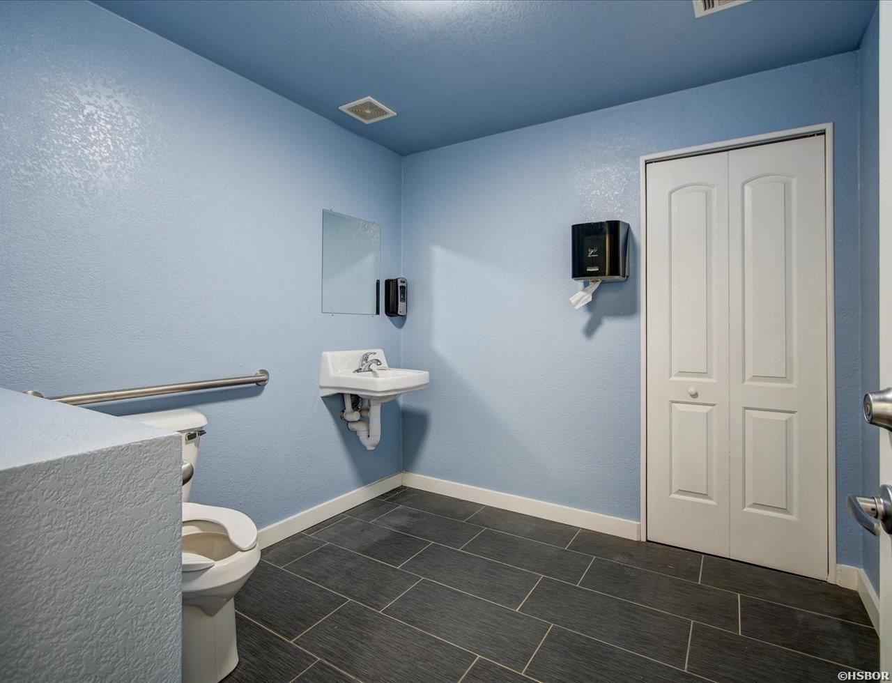 710 W Grand Property Photo 12