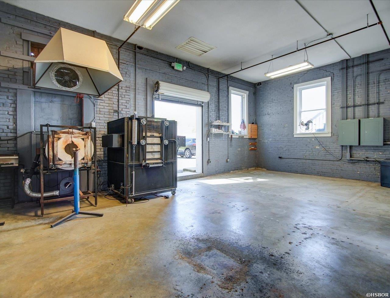 710 W Grand Property Photo 15
