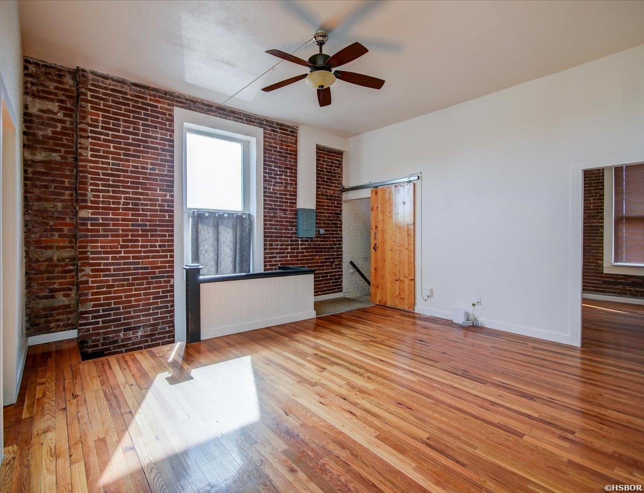 710 W Grand Property Photo 16