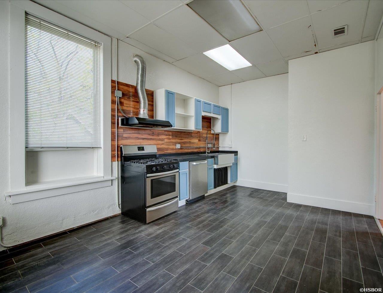 710 W Grand Property Photo 20