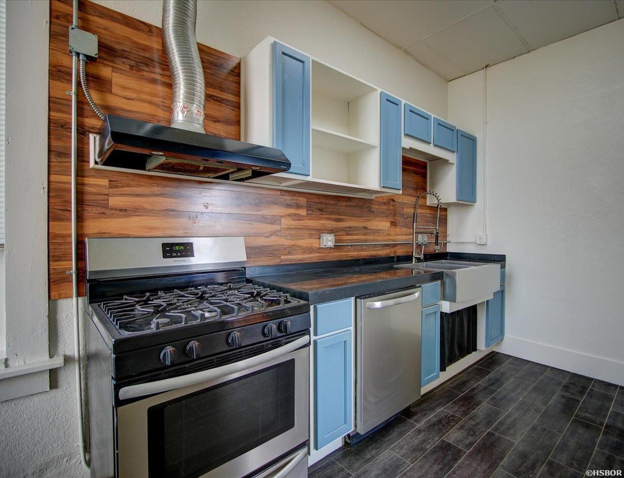 710 W Grand Property Photo 21