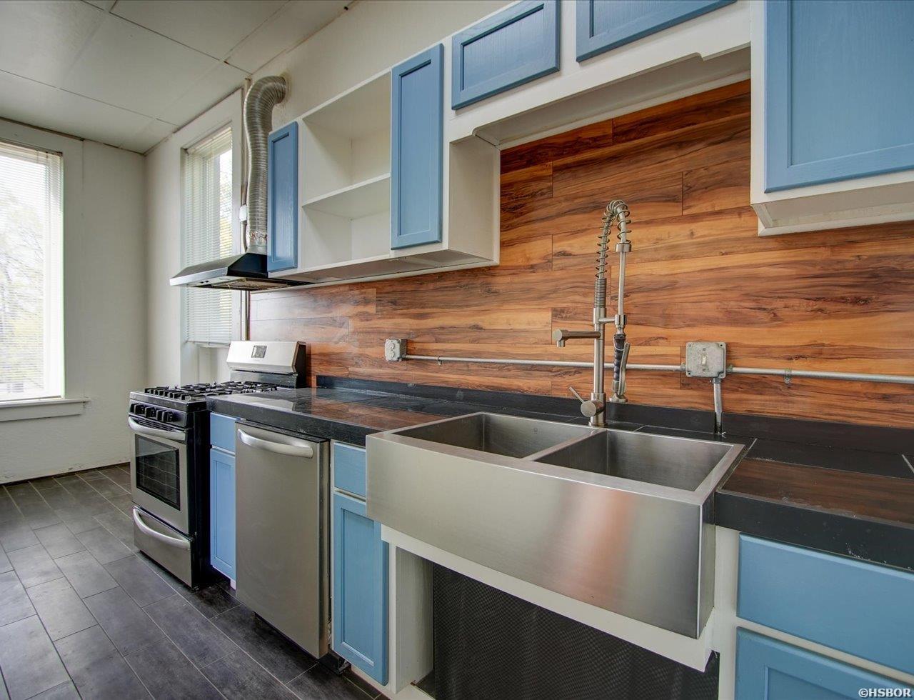 710 W Grand Property Photo 22