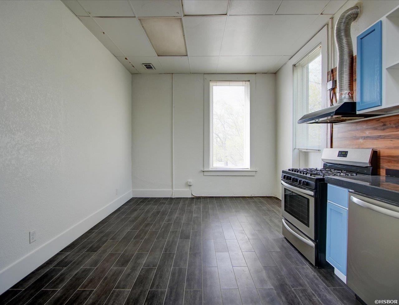 710 W Grand Property Photo 23