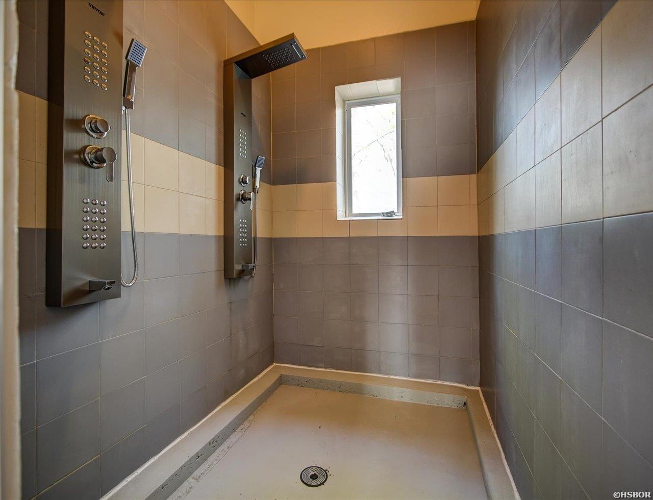 710 W Grand Property Photo 27