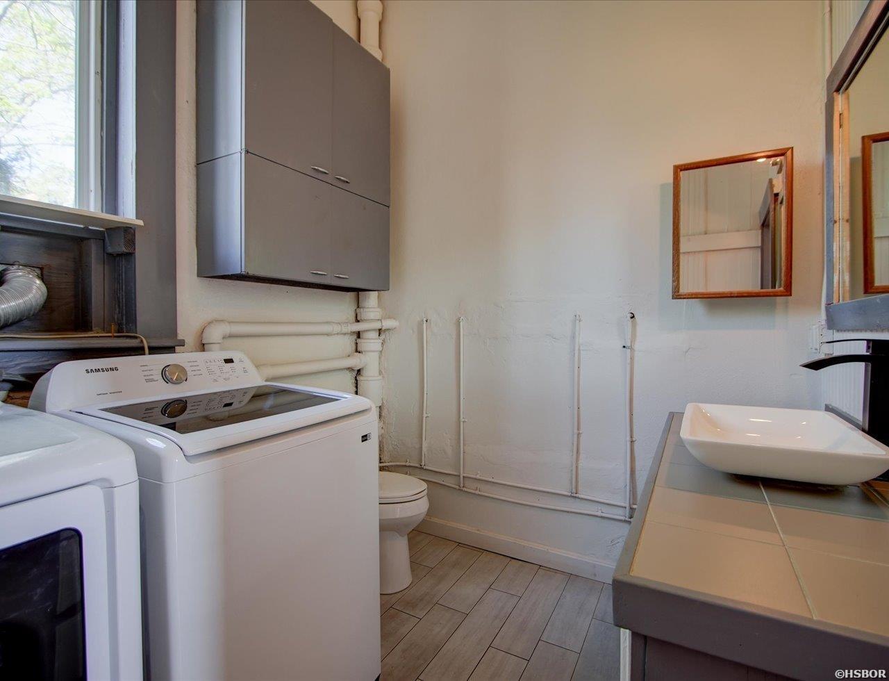710 W Grand Property Photo 28