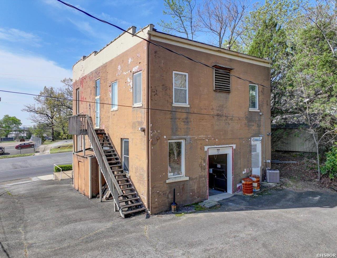 710 W Grand Property Photo 29