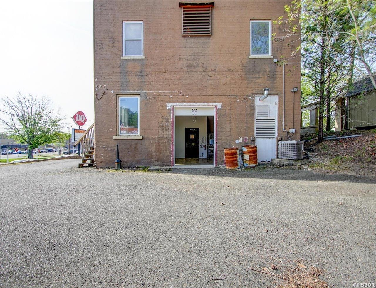 710 W Grand Property Photo 30