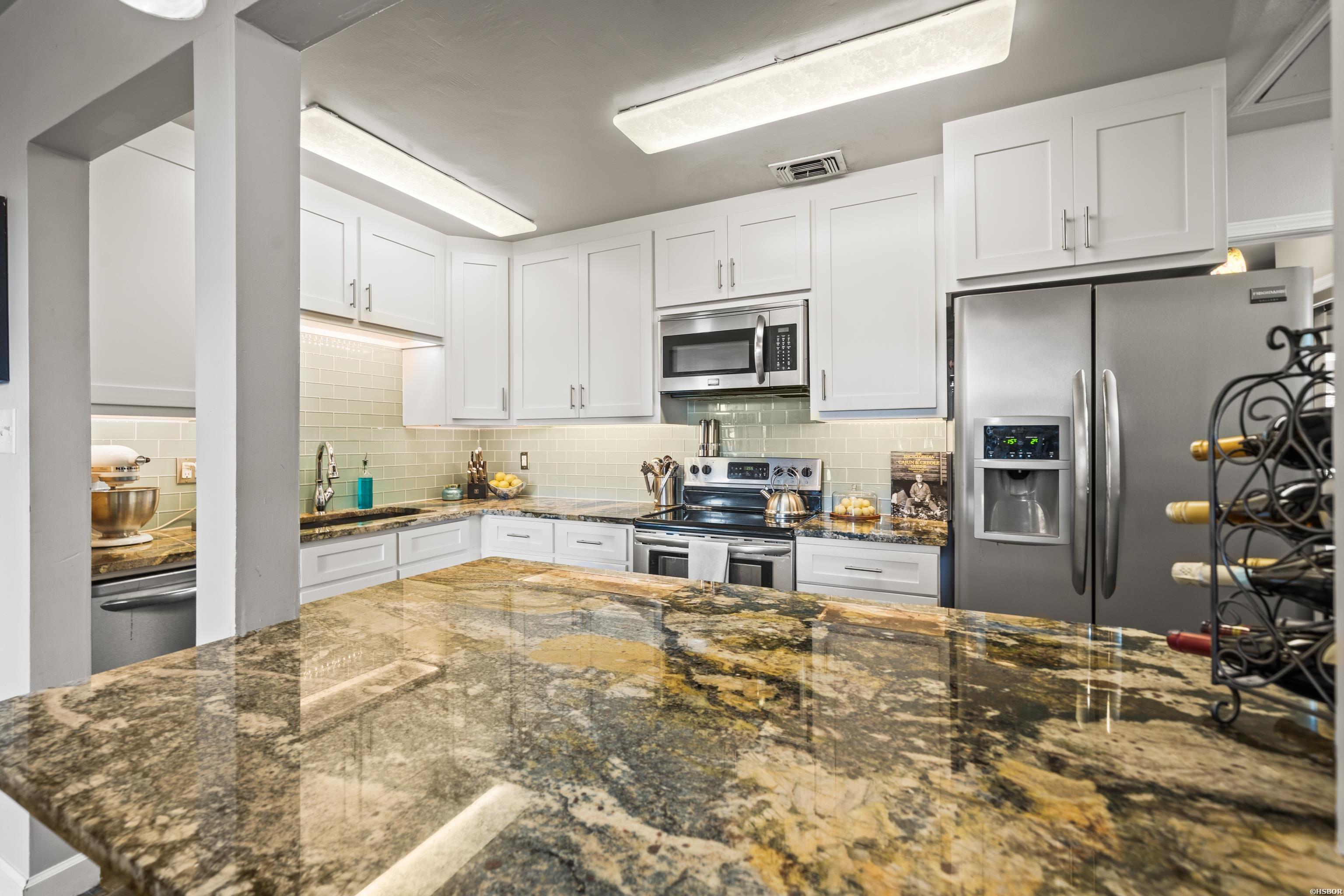220 Sunset Bay Property Photo 7