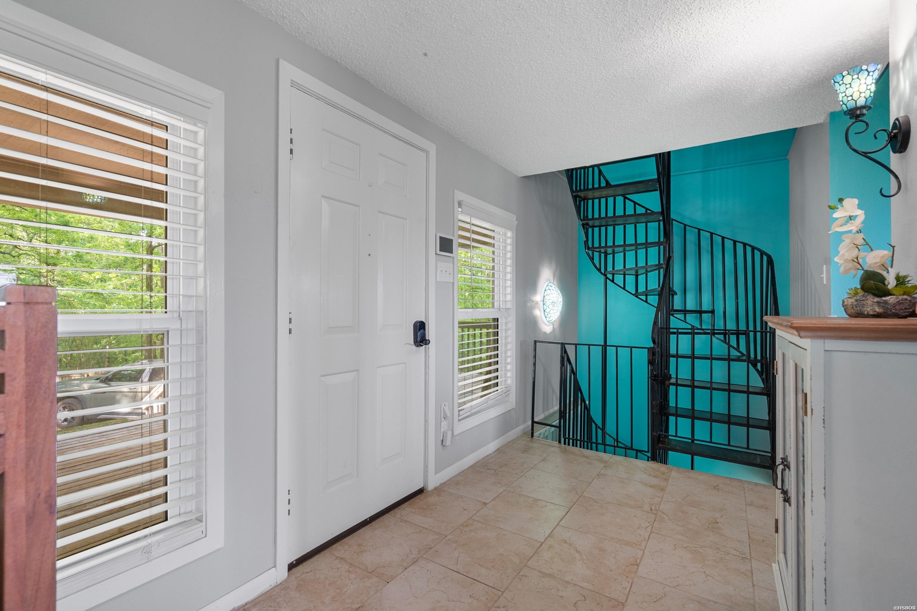 112 Honolulu Court Property Photo 9