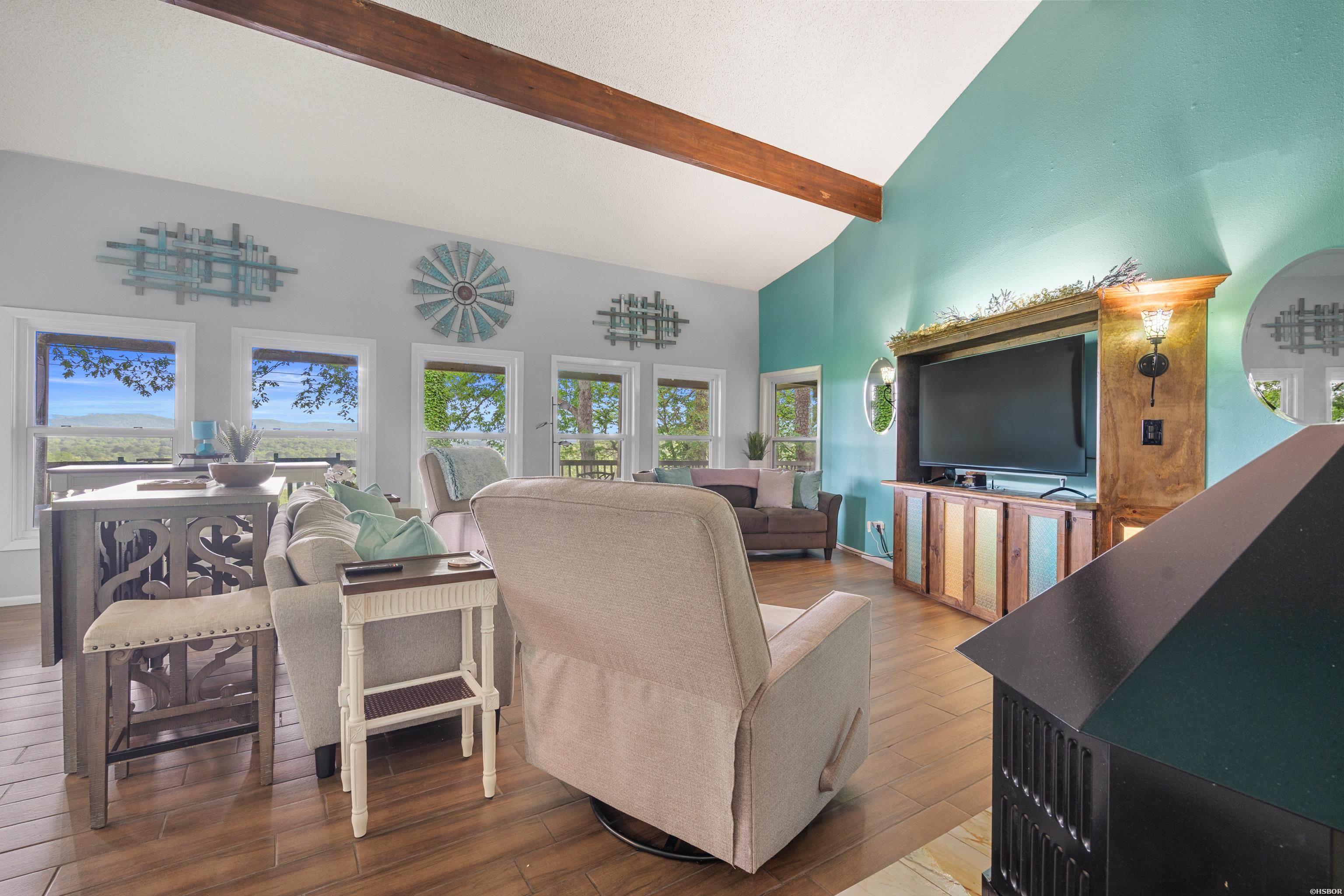 112 Honolulu Court Property Photo 10