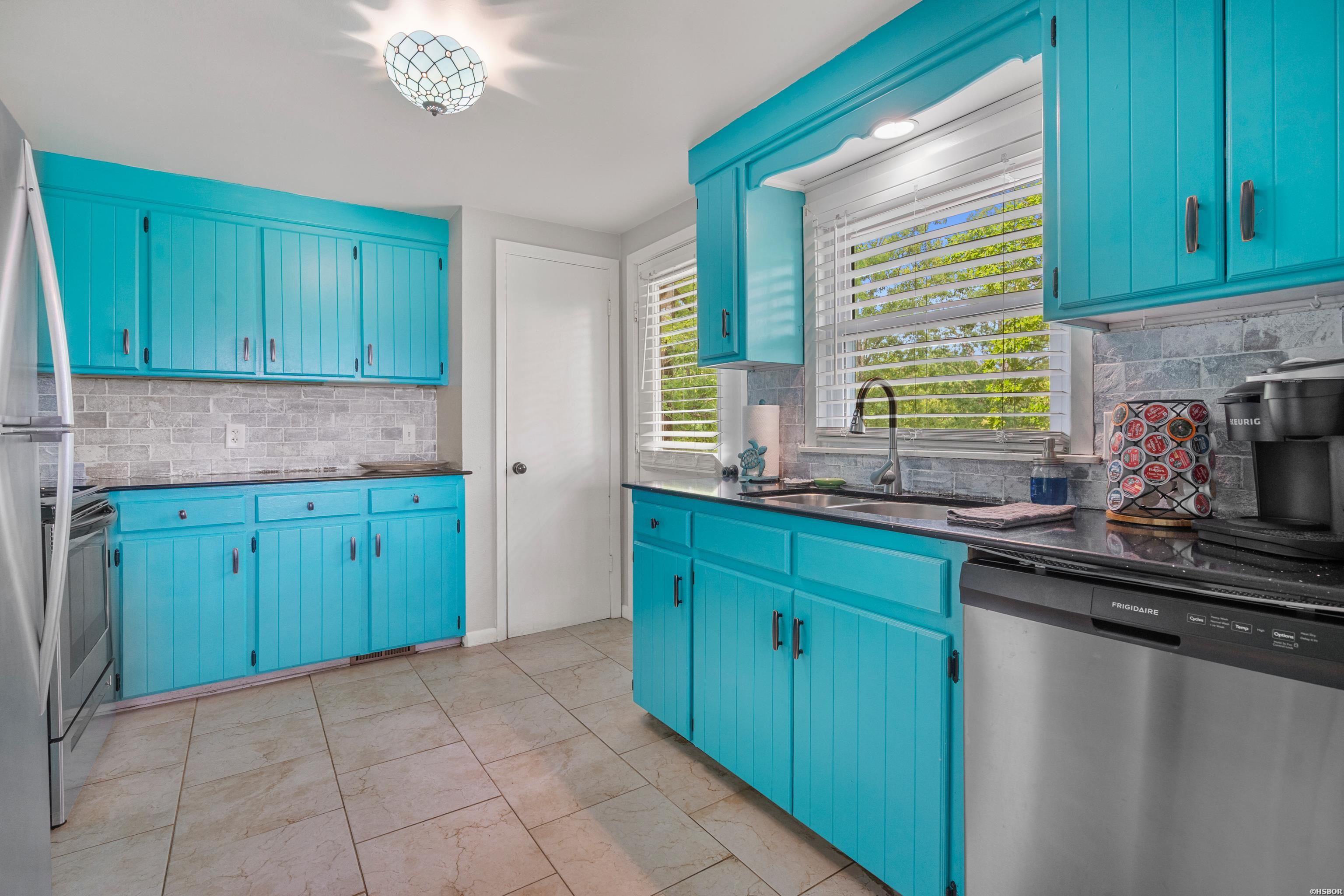 112 Honolulu Court Property Photo 18