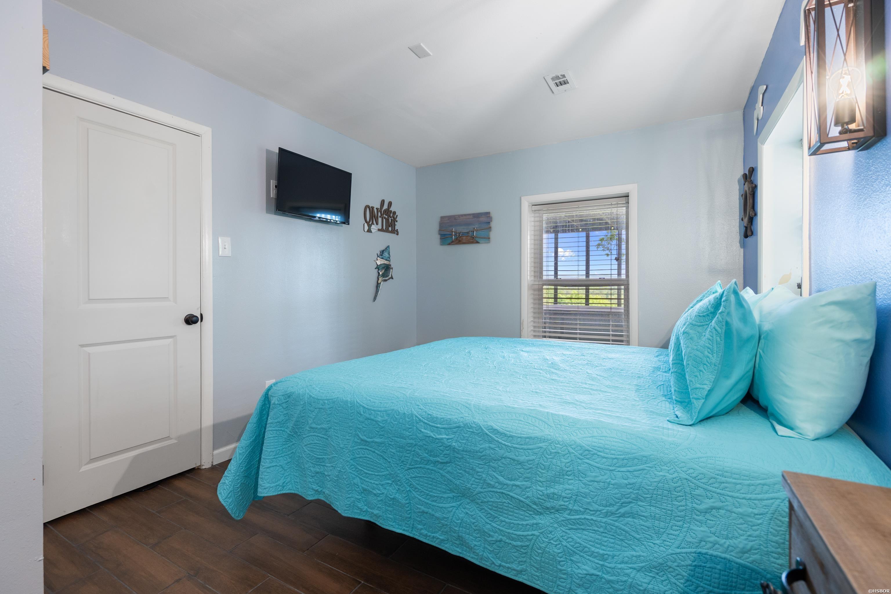 112 Honolulu Court Property Photo 39