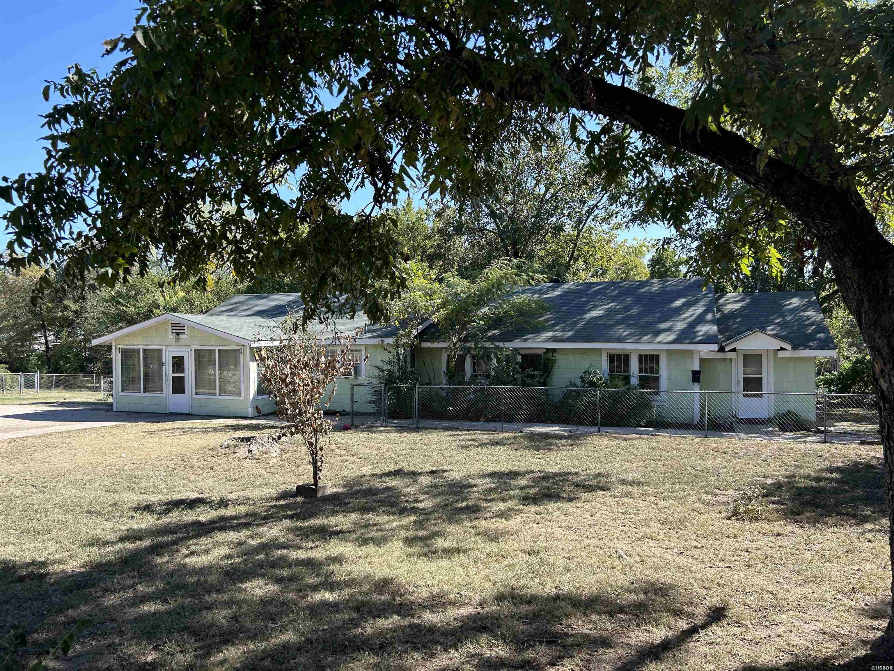 429 HENDERSON Street Property Photo 1