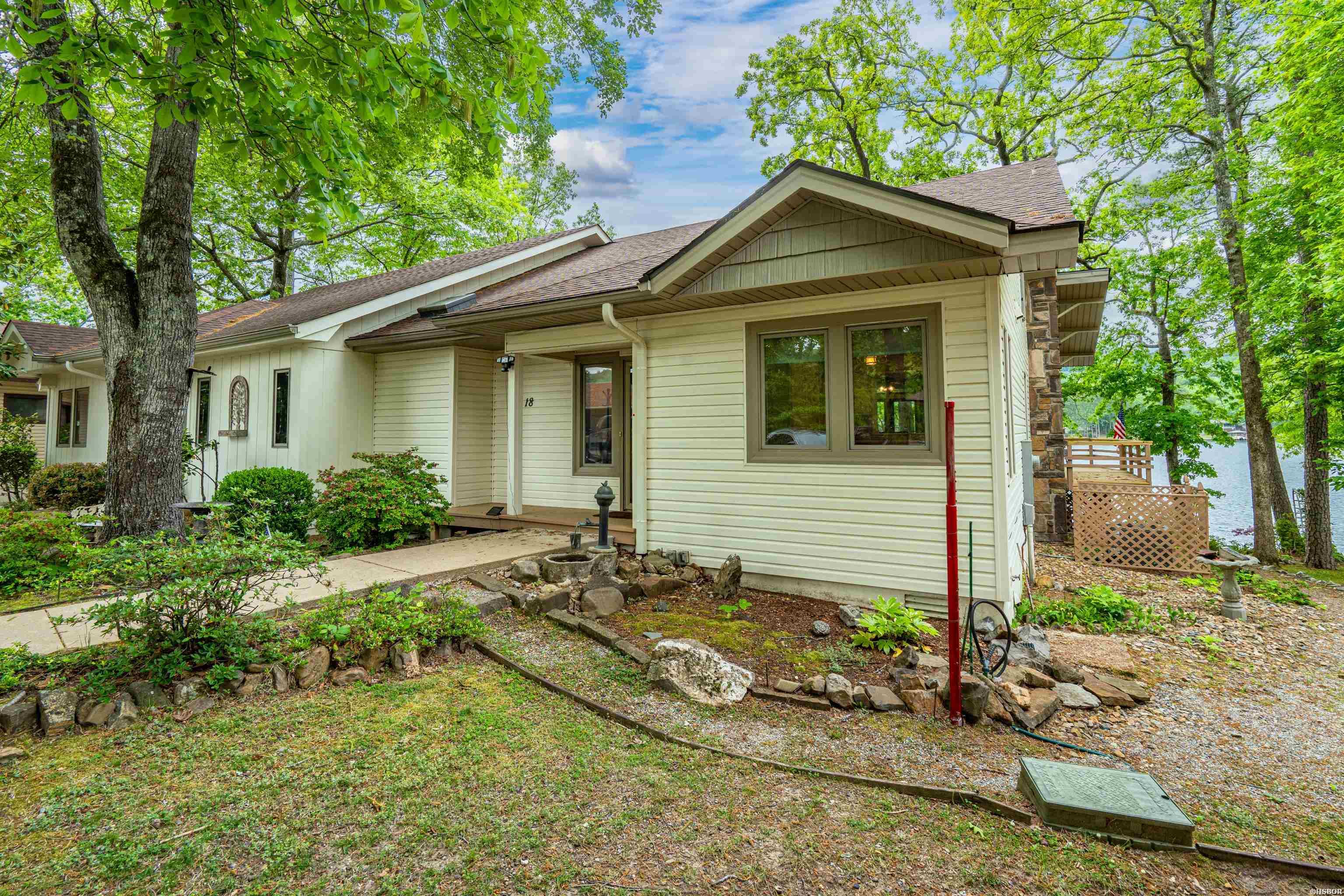 18 Escondite Lane Property Photo 1