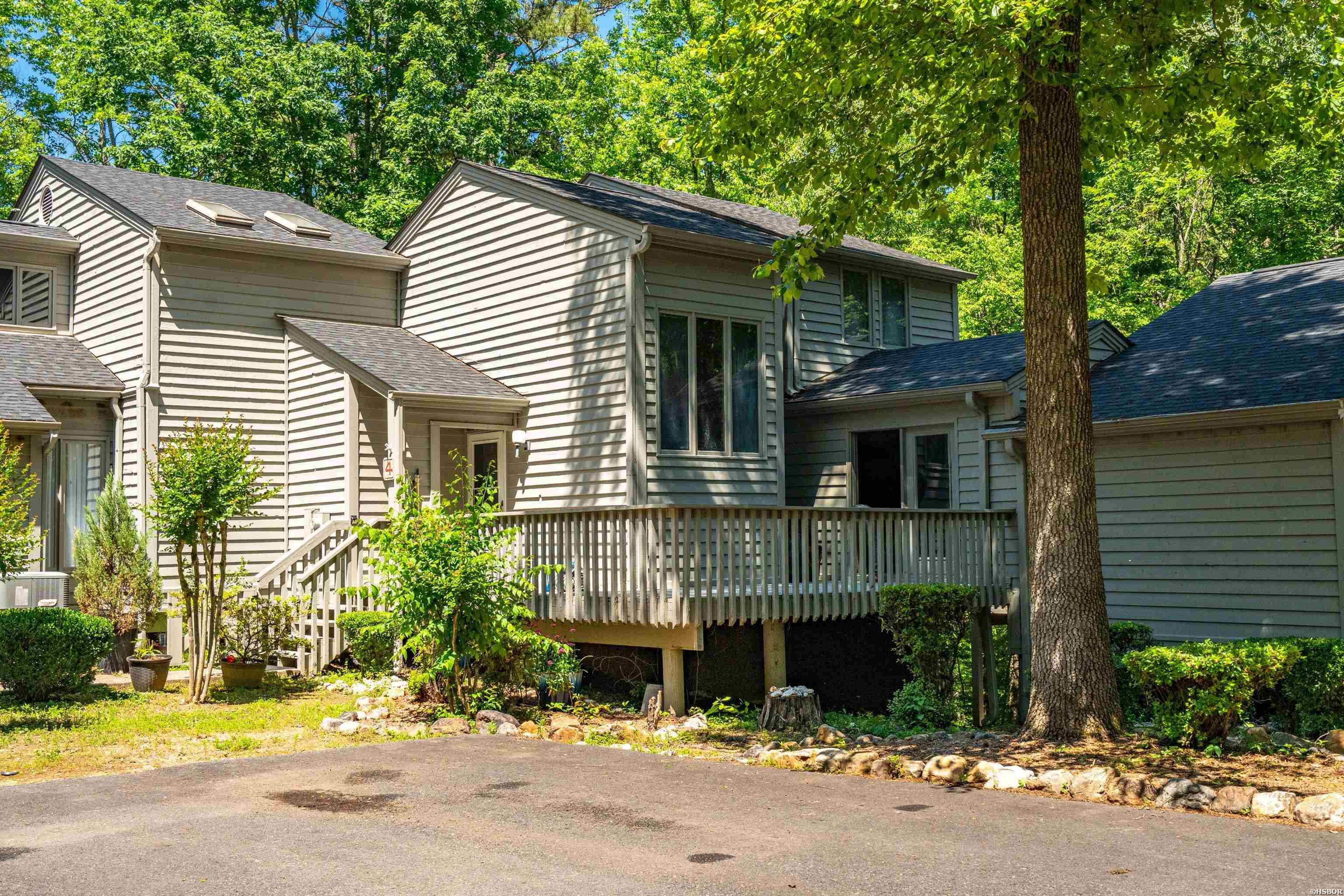90 Silverpoint Drive Property Photo 1