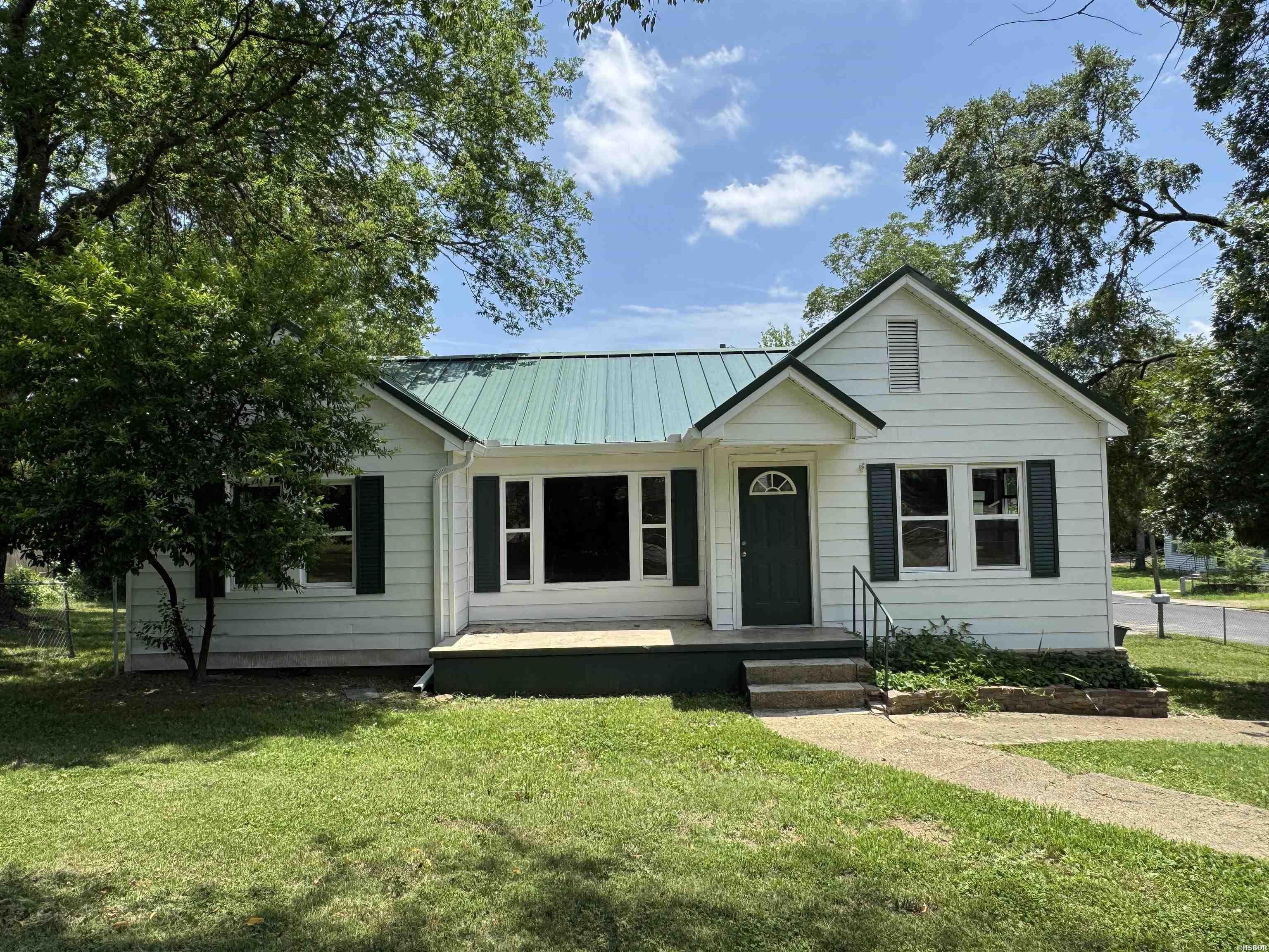 939 Greenwood Avenue Property Photo 1