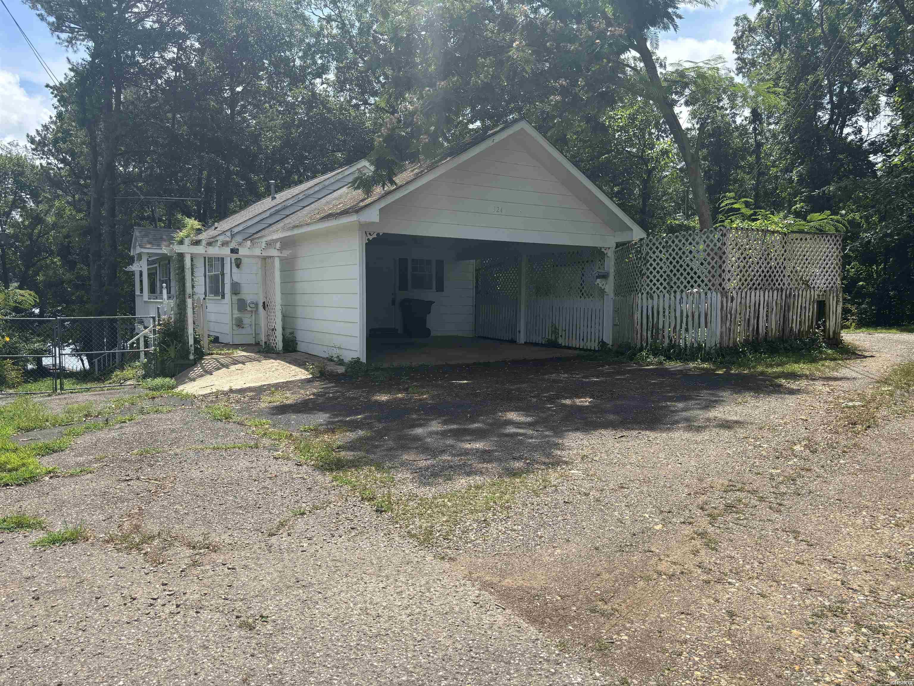 324 CADILLAC Point