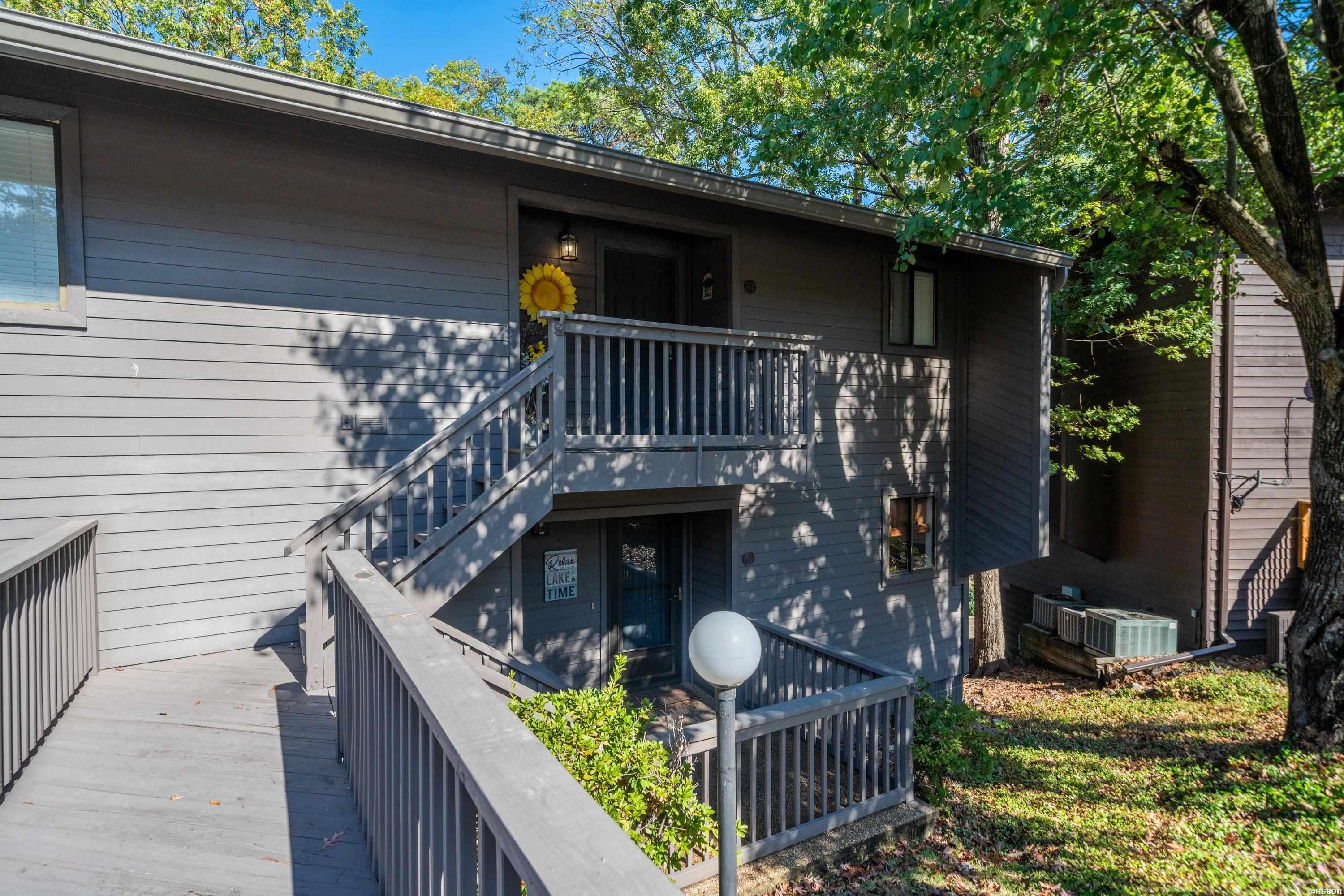 200 HAMILTON OAKS Drive Property Photo 1