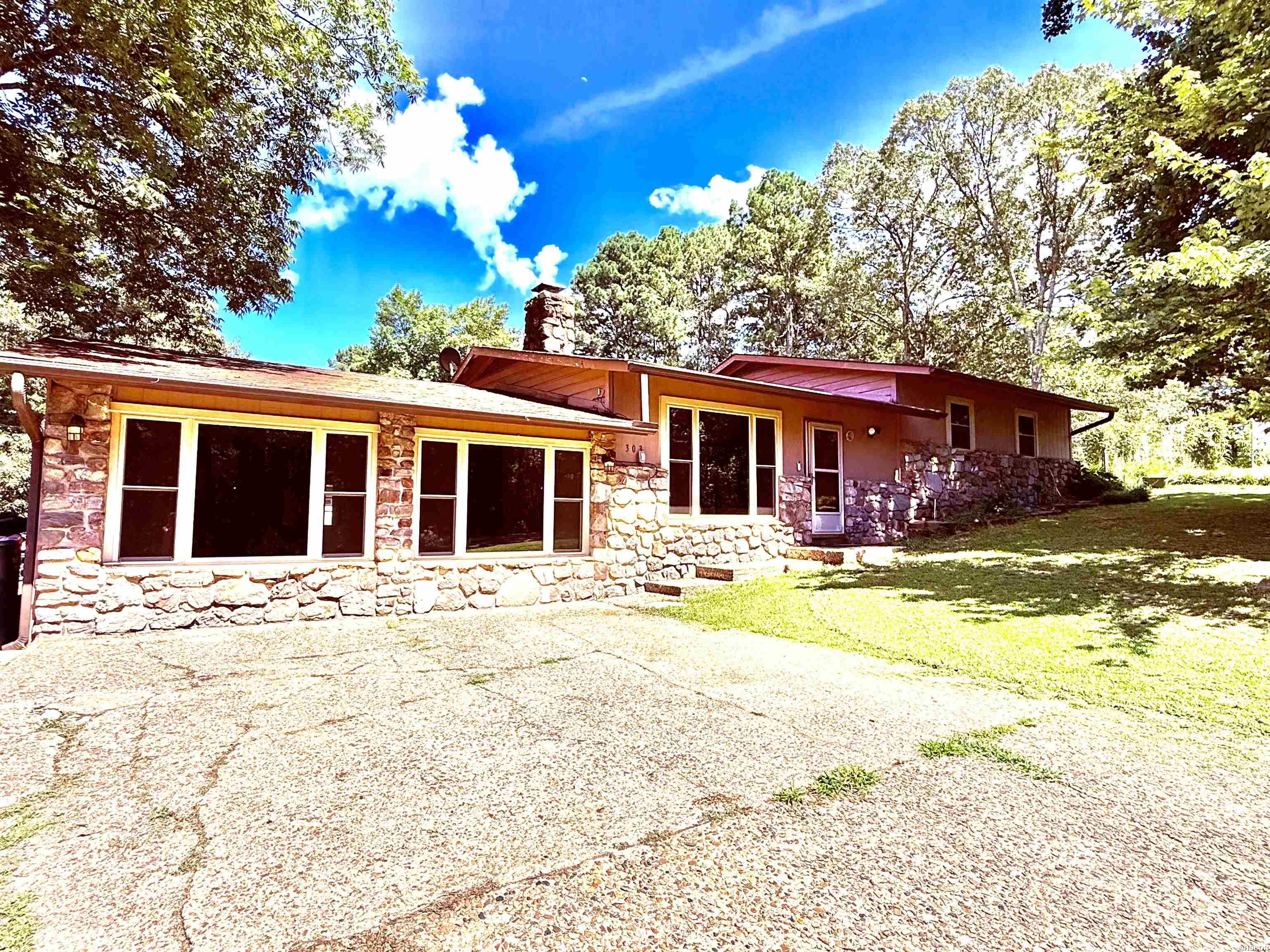 303 Cimmaron Street Property Photo 1