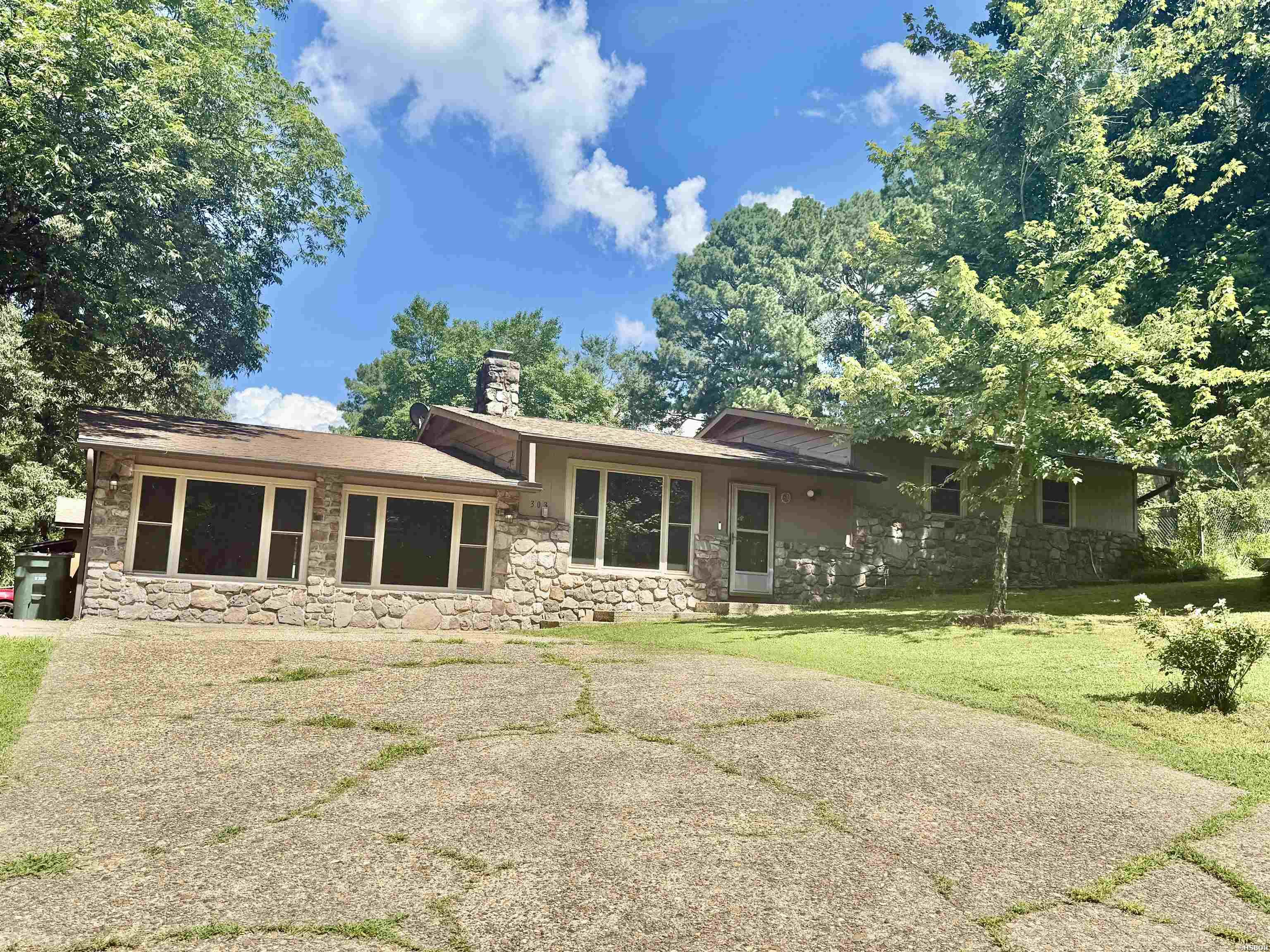 303 Cimmaron Street Property Photo 3