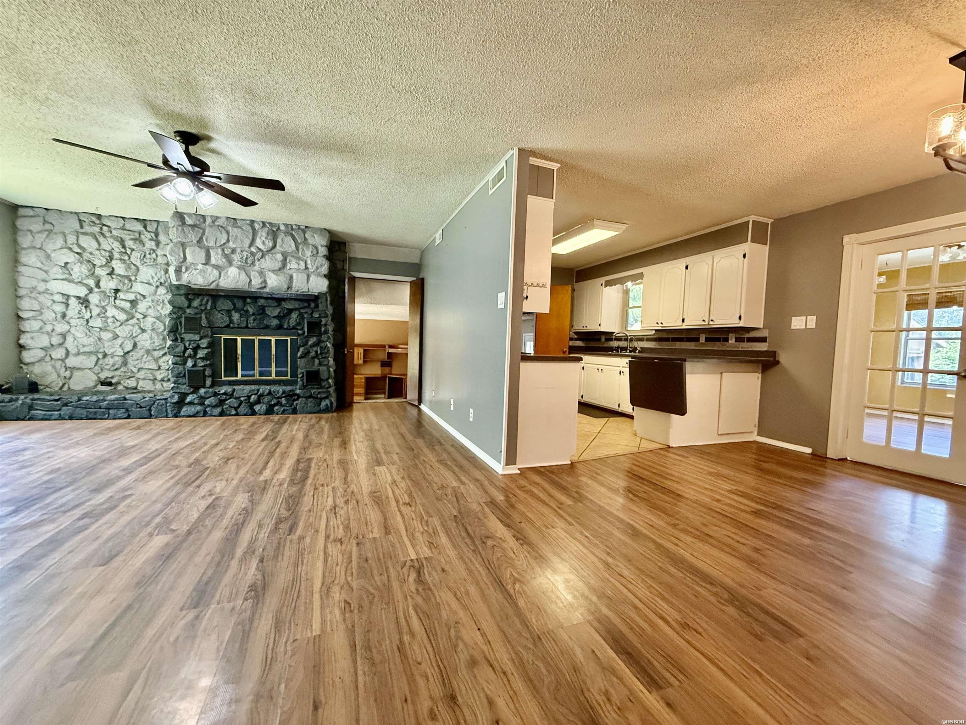 303 Cimmaron Street Property Photo 5