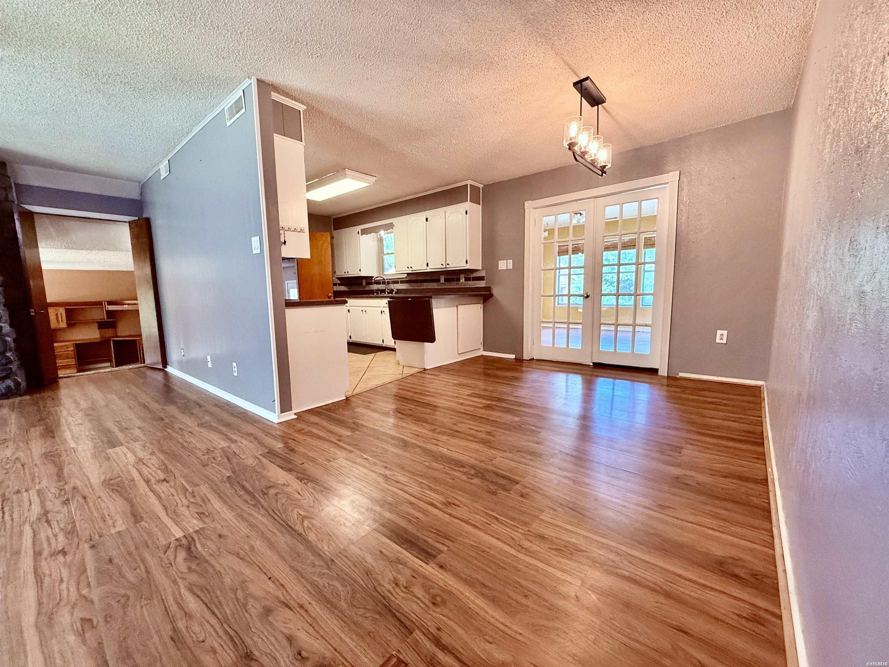 303 Cimmaron Street Property Photo 6