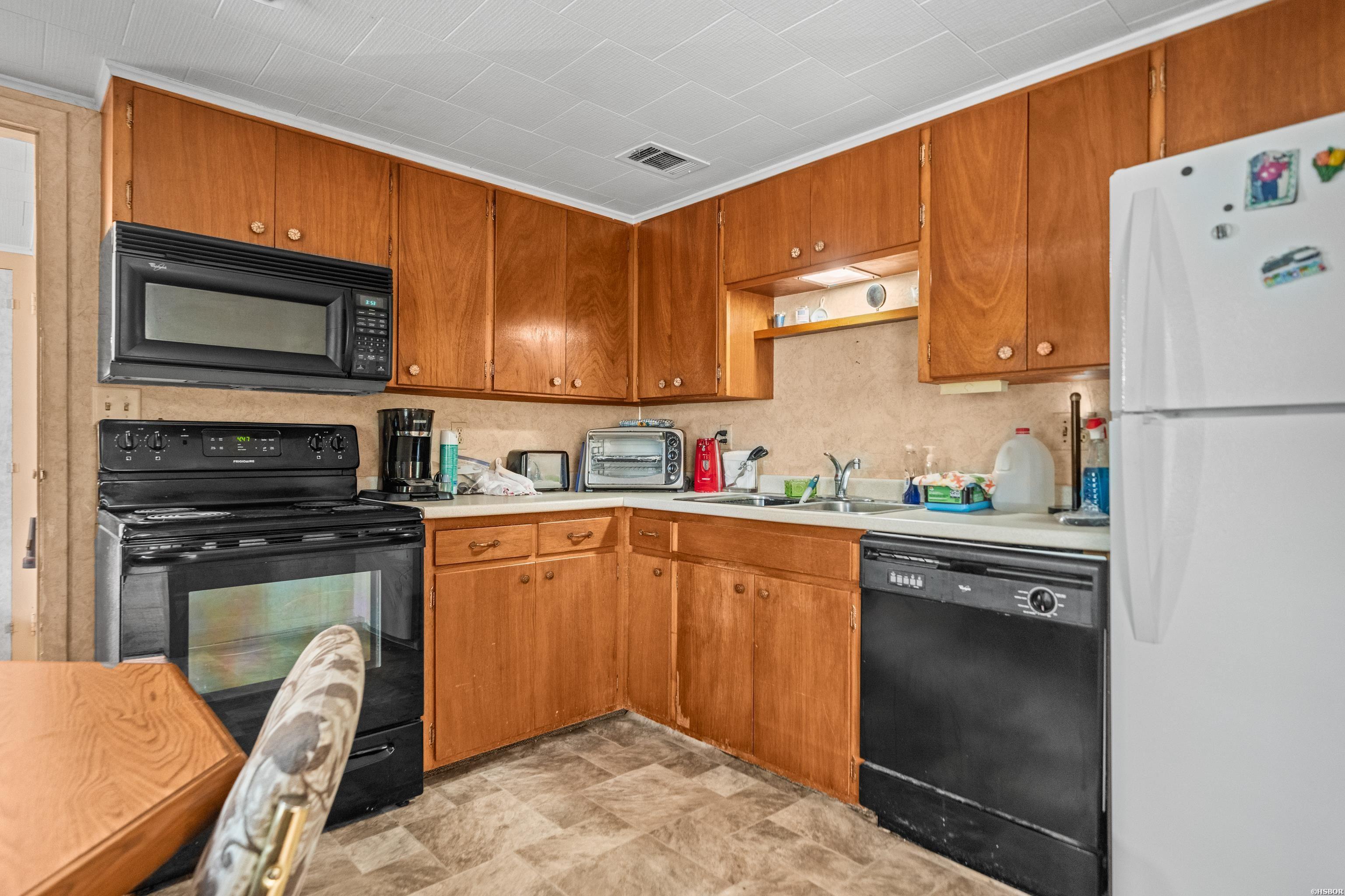 168 Riverside Drive Property Photo 9