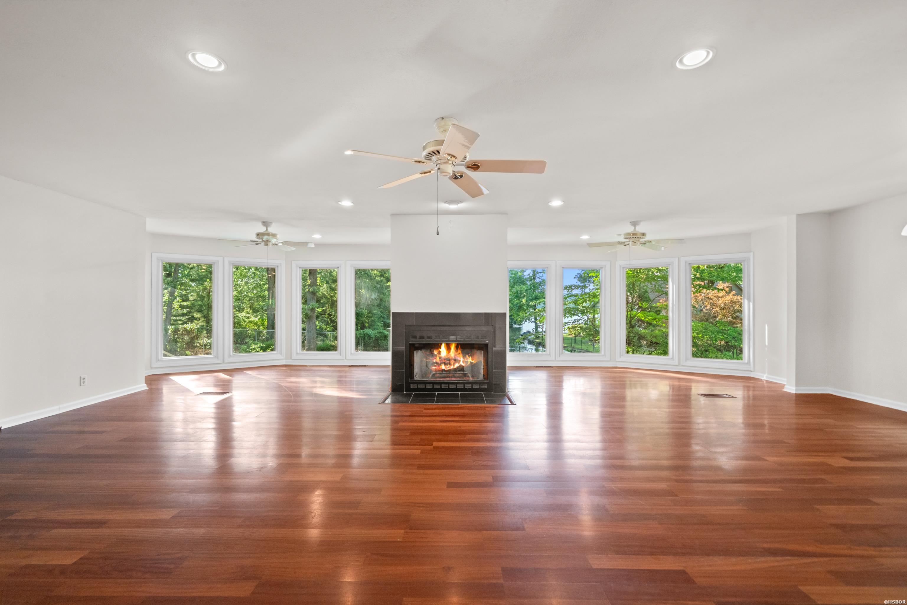 512 Beachview Property Photo 6