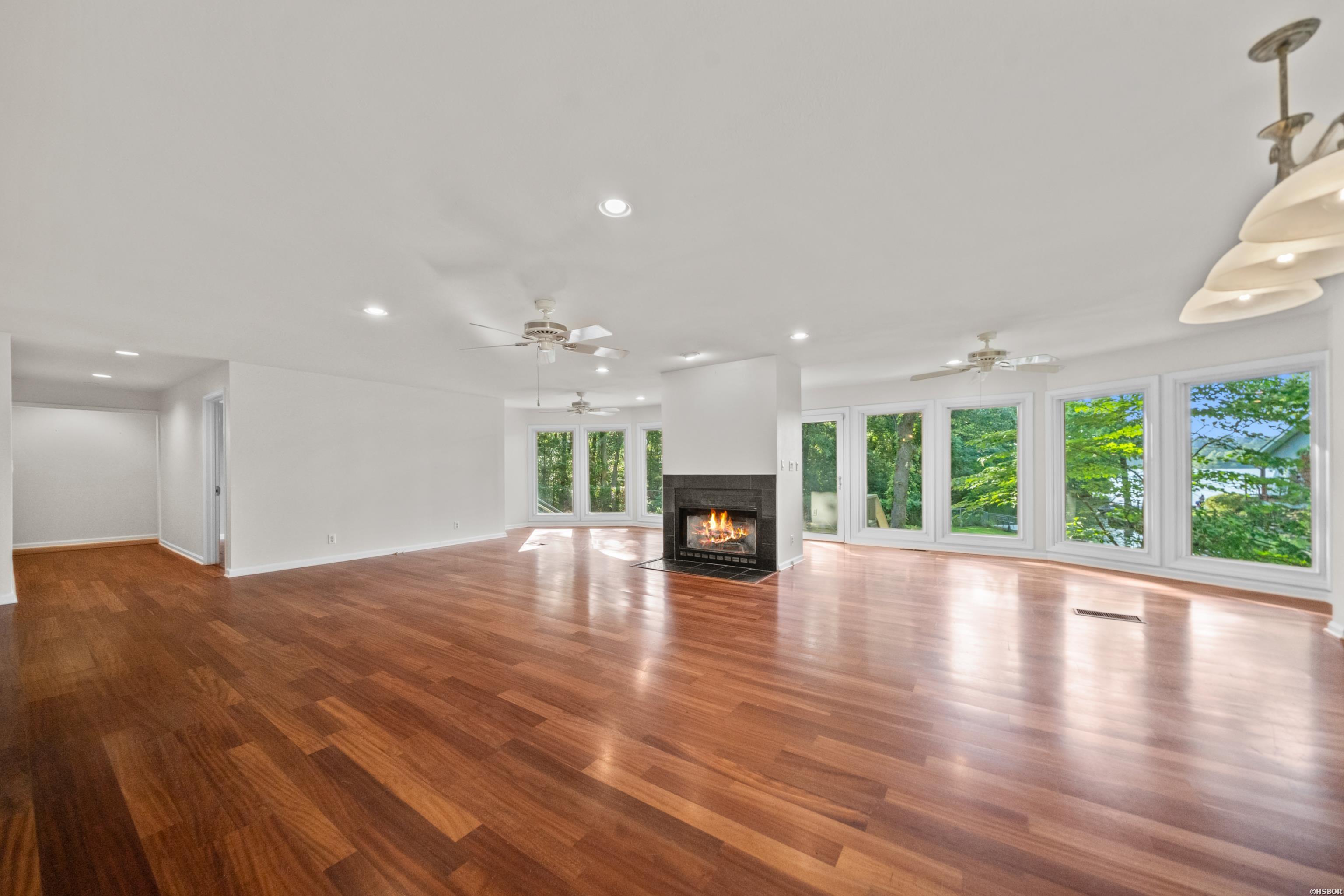 512 Beachview Property Photo 8