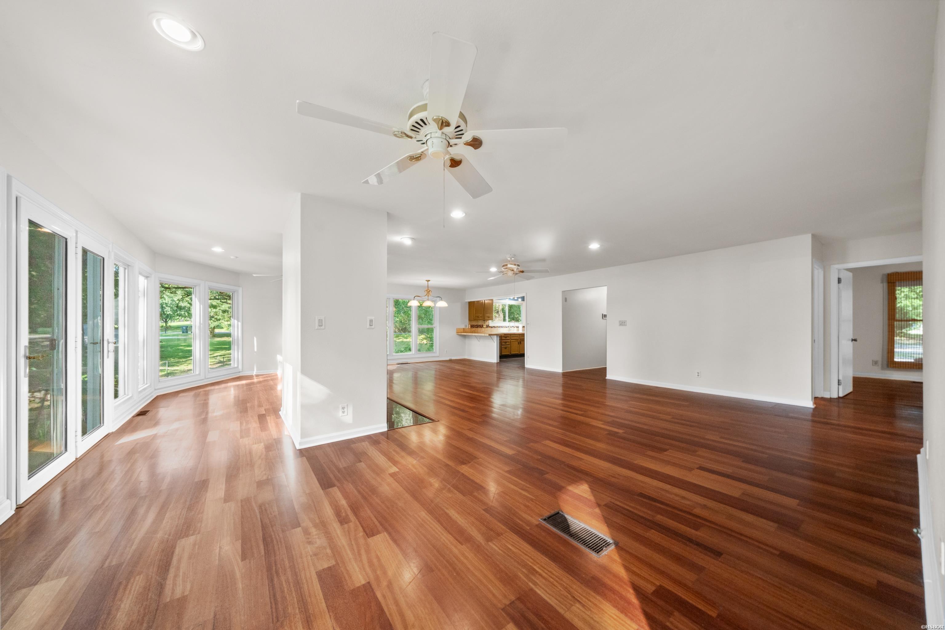 512 Beachview Property Photo 10