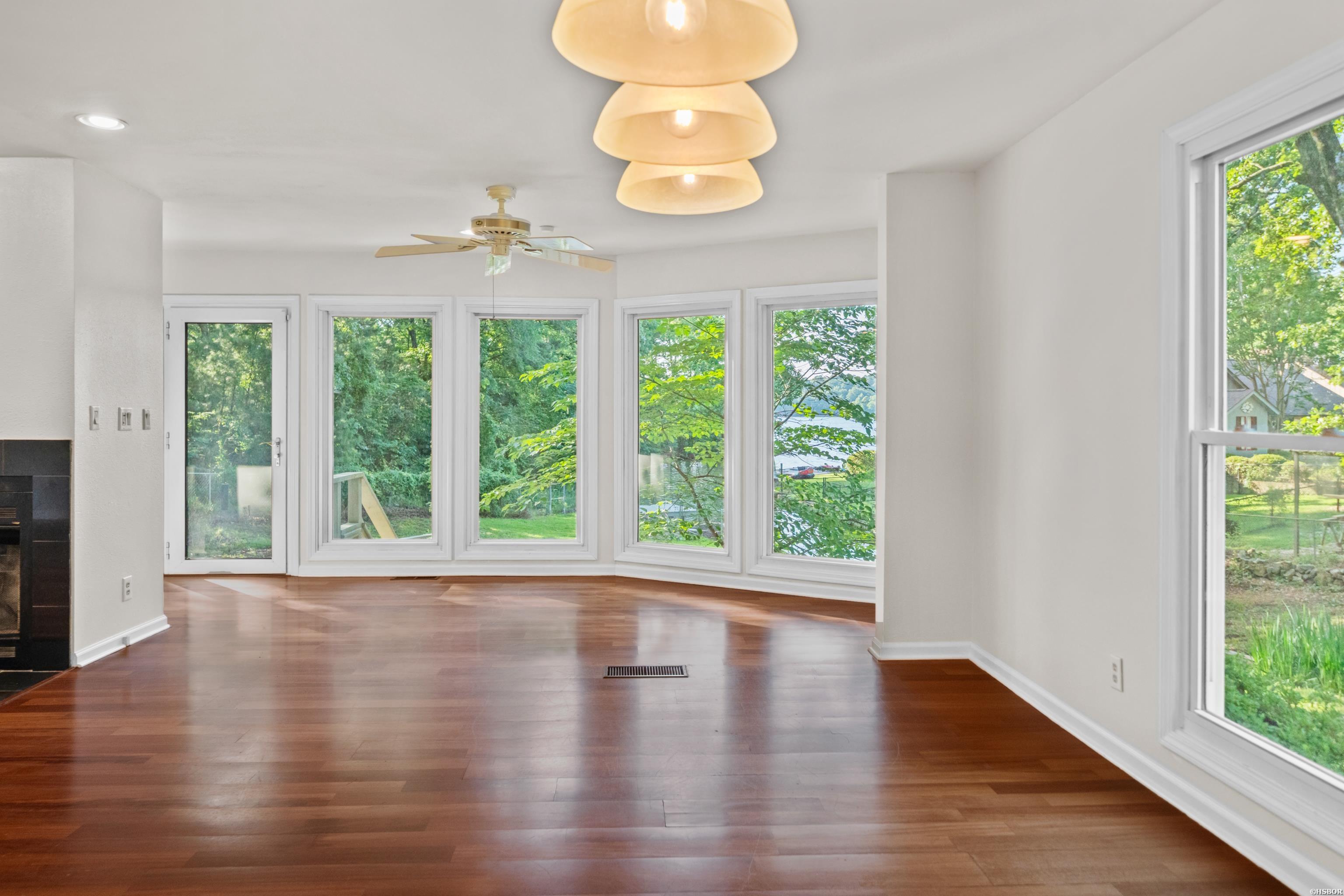 512 Beachview Property Photo 12