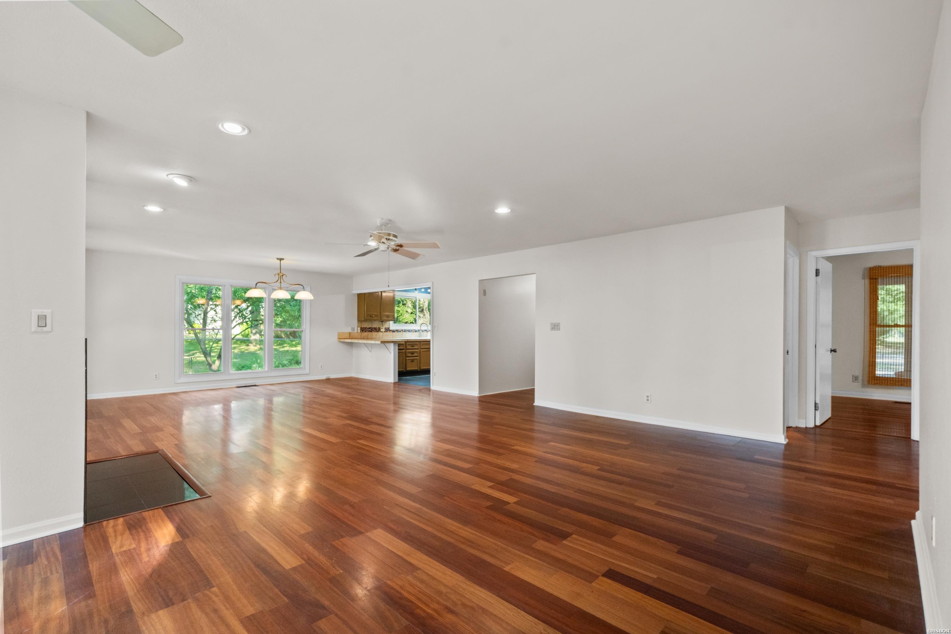 512 Beachview Property Photo 13