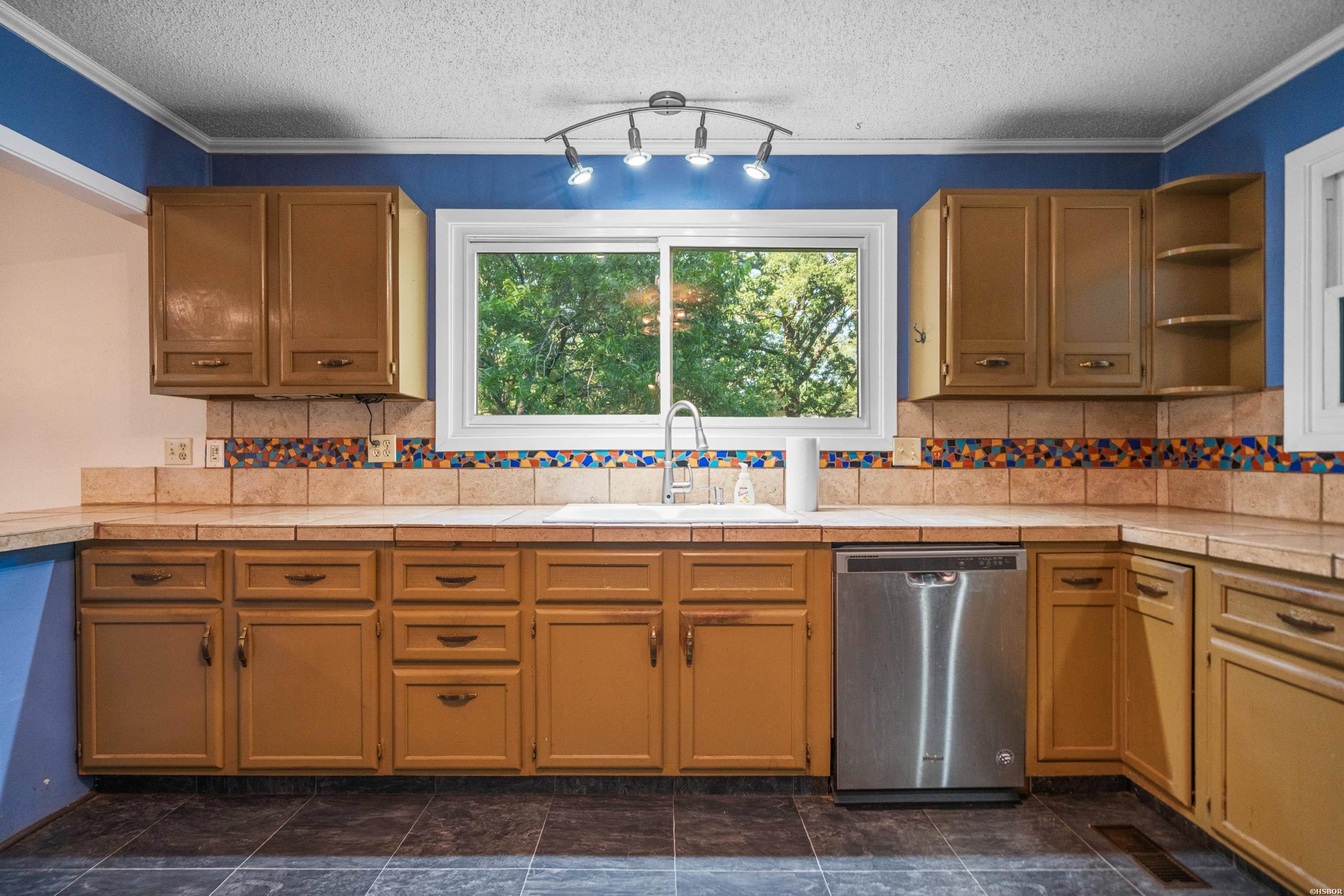 512 Beachview Property Photo 16