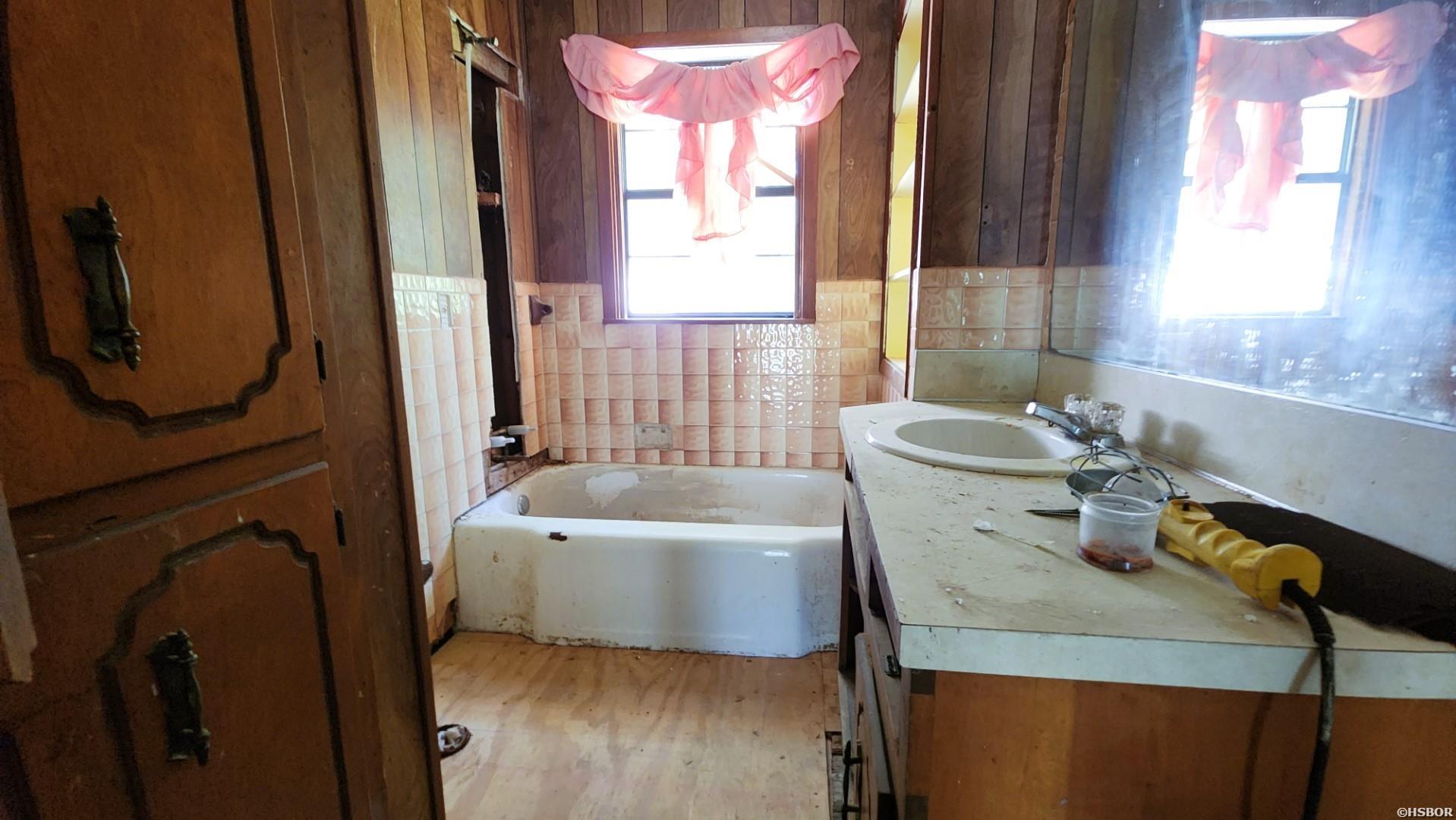 715 Division Street Property Photo 24