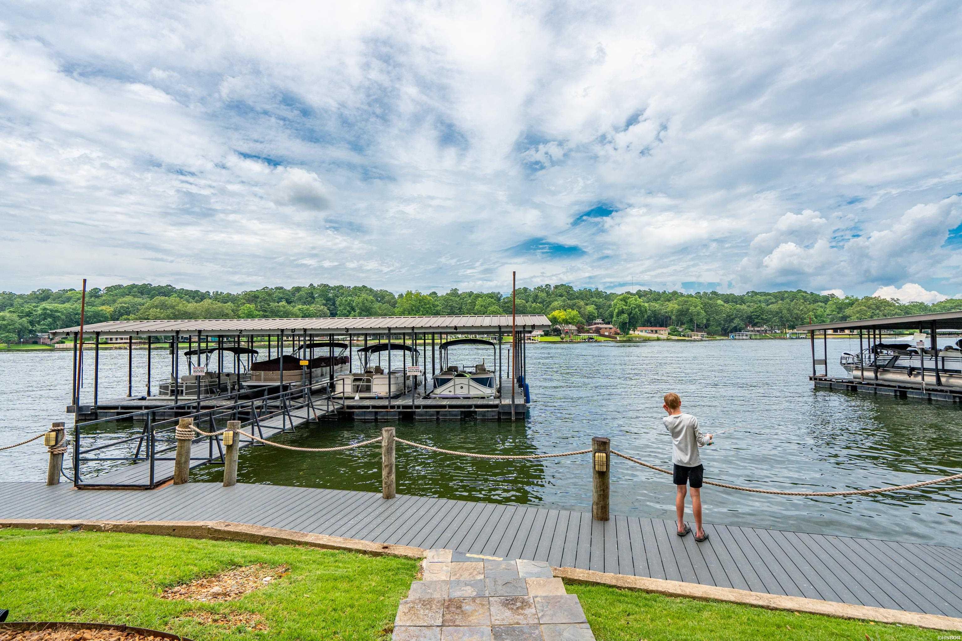 451 LAKELAND Drive Property Image