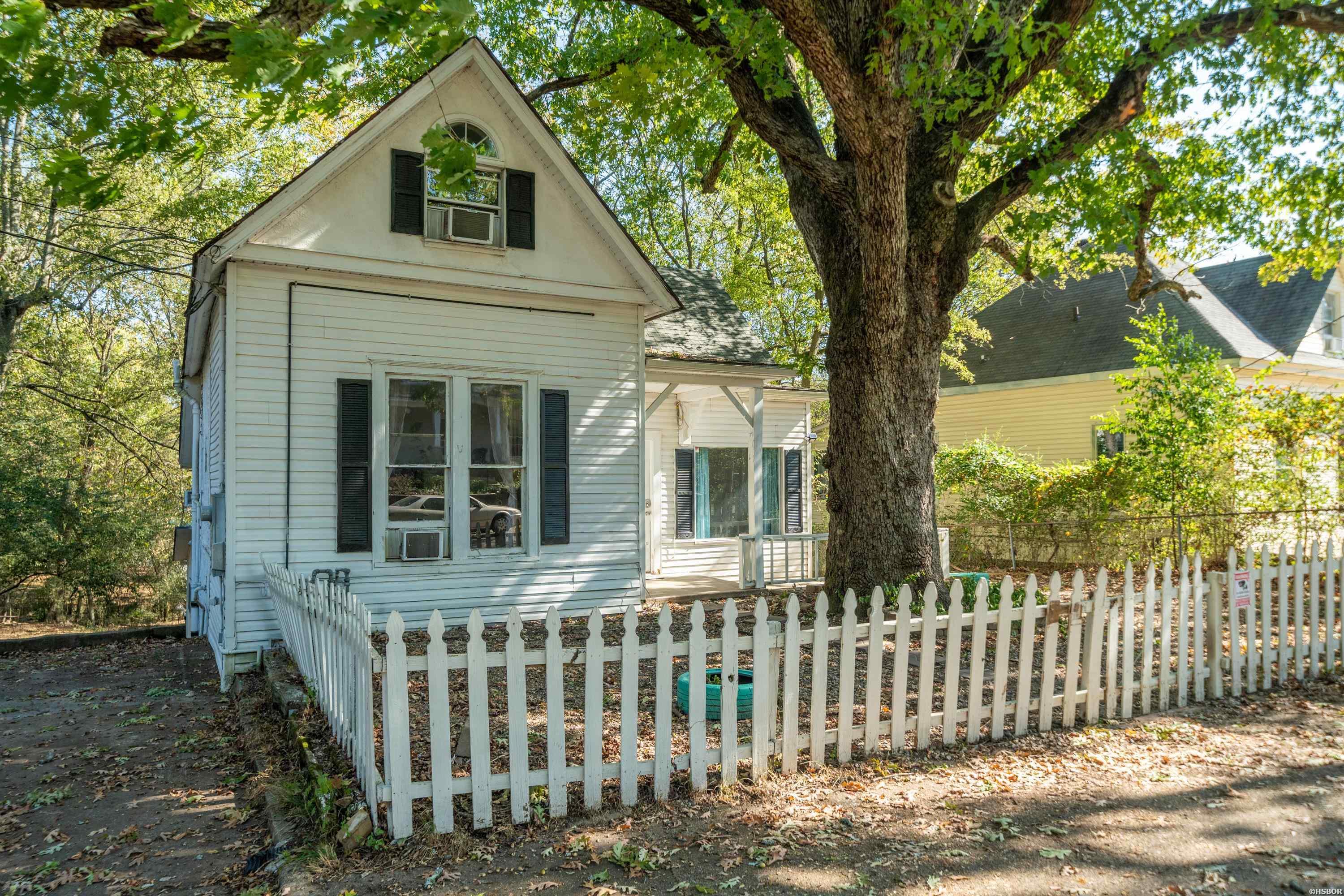 216 Elizabeth Terrace Property Photo 2