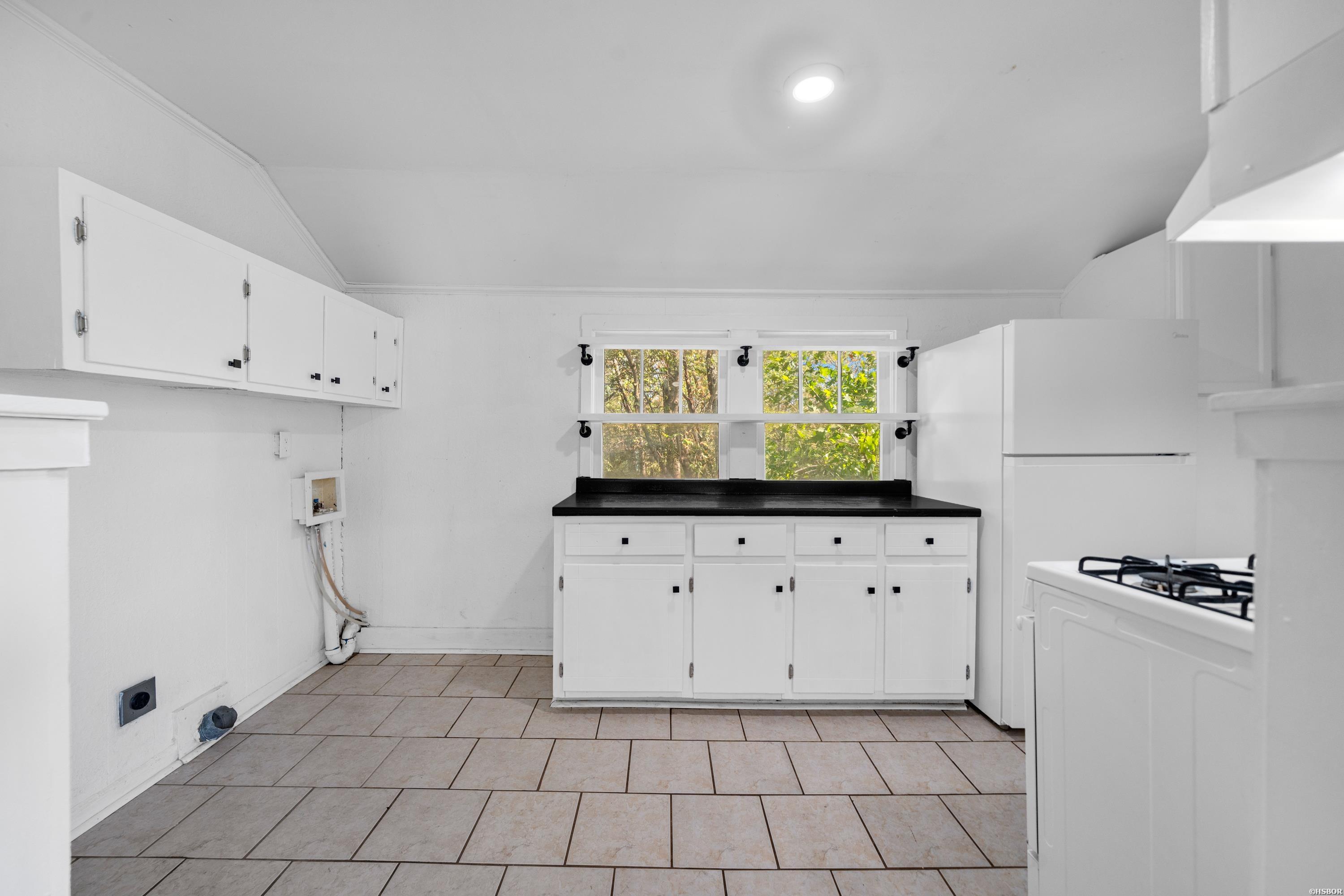 216 Elizabeth Terrace Property Photo 12