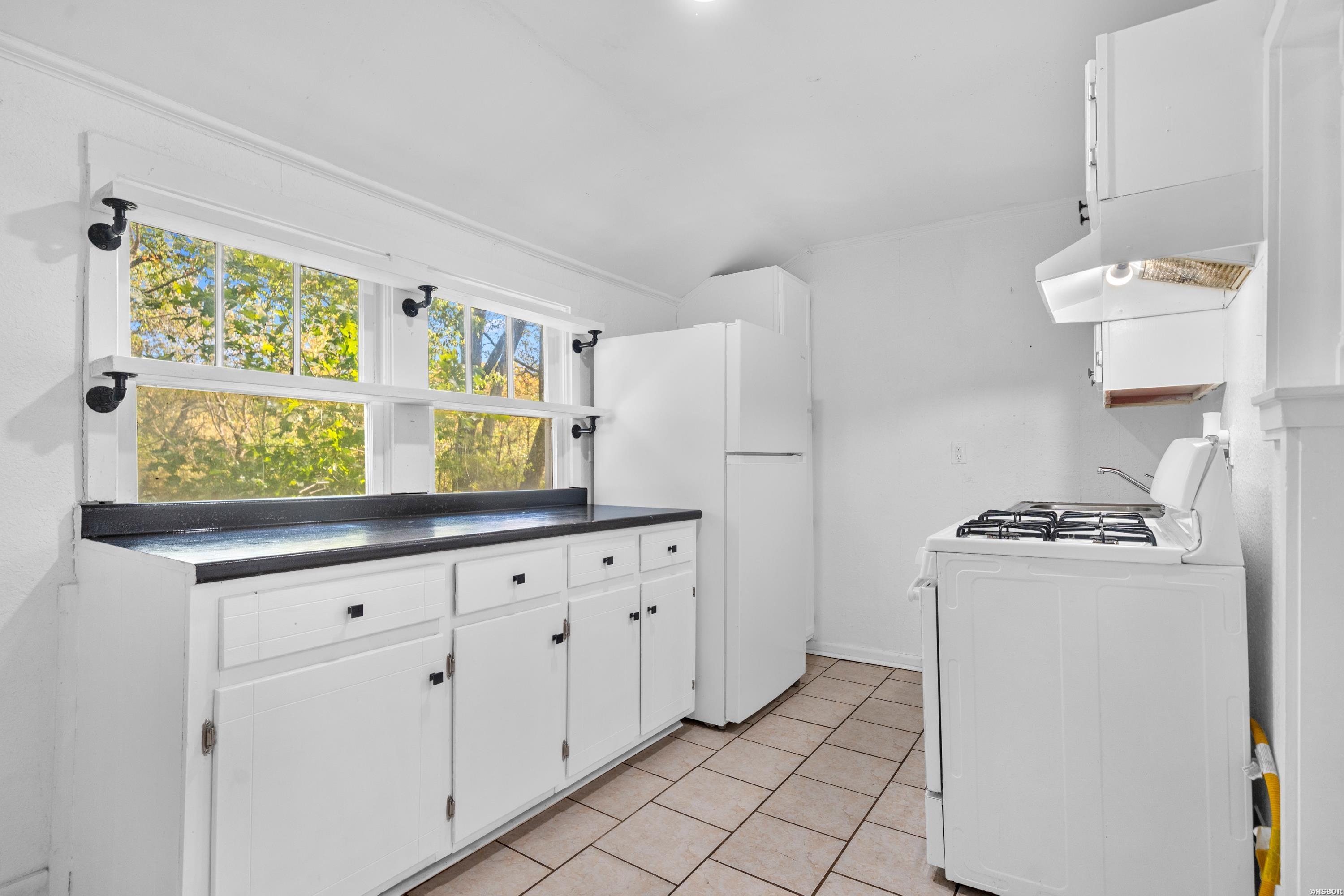 216 Elizabeth Terrace Property Photo 14