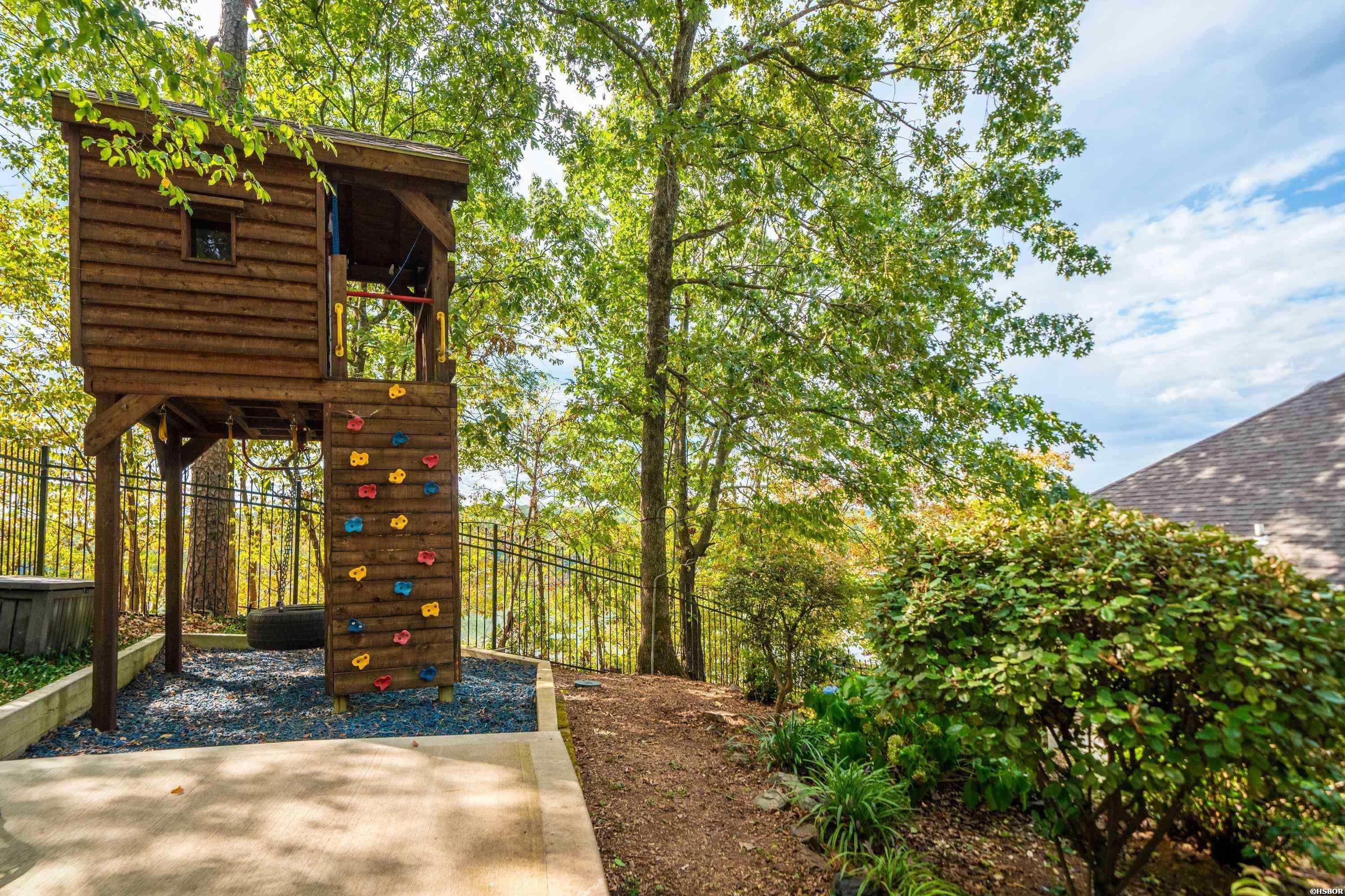 343 Arlington Point Property Photo 42