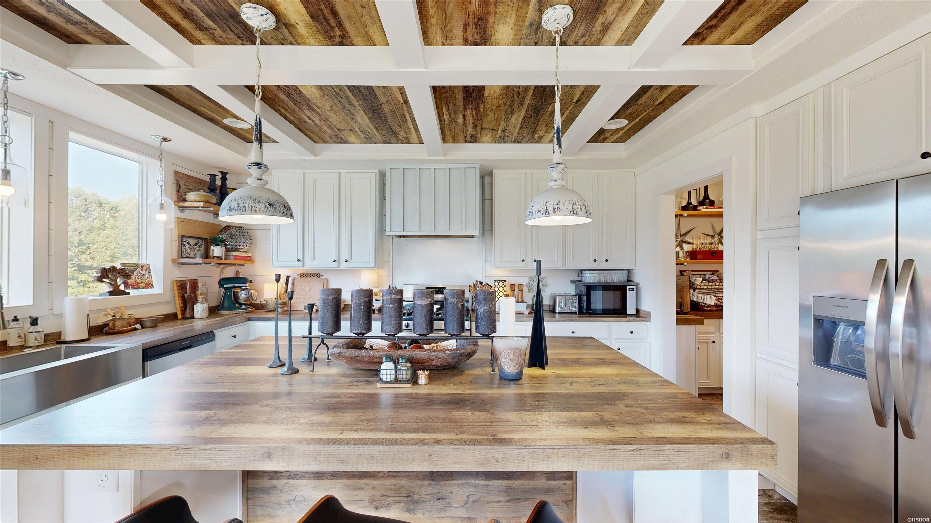 2570 Highway 7 Property Photo 21