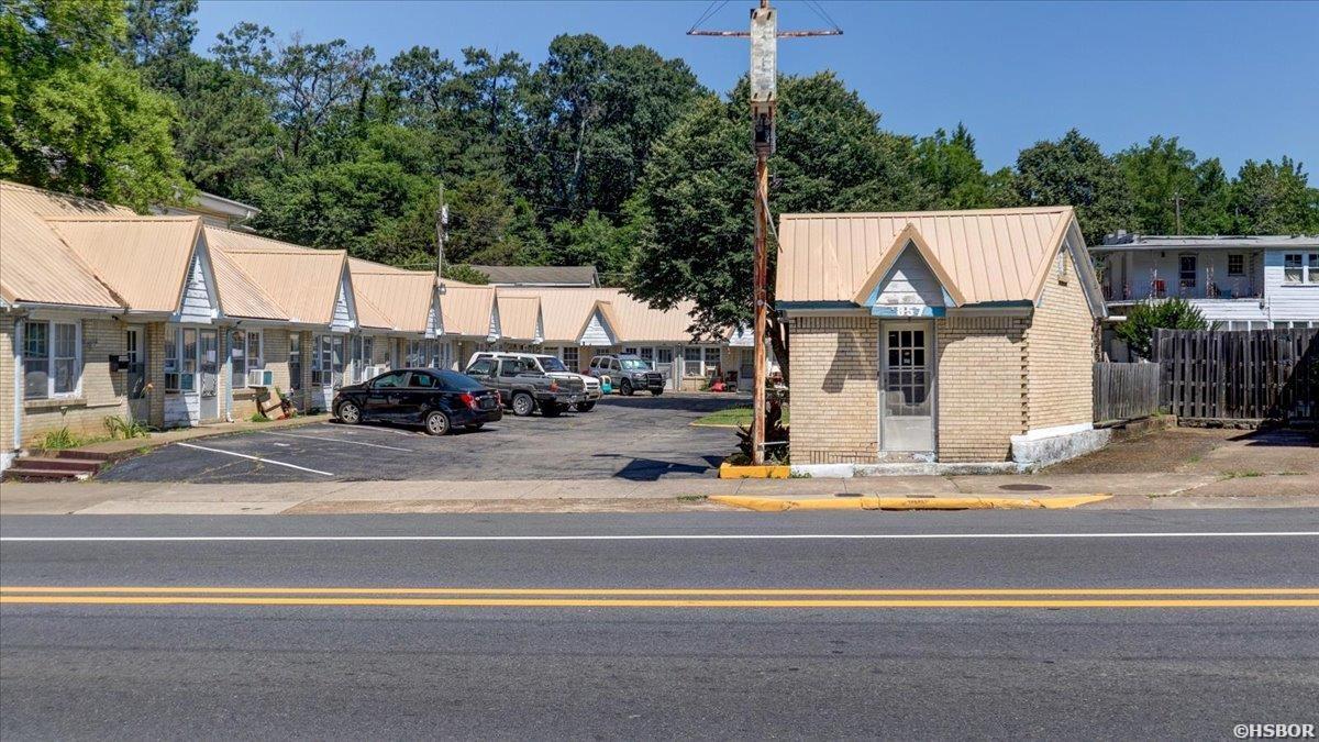 857 Park Avenue Property Photo 3