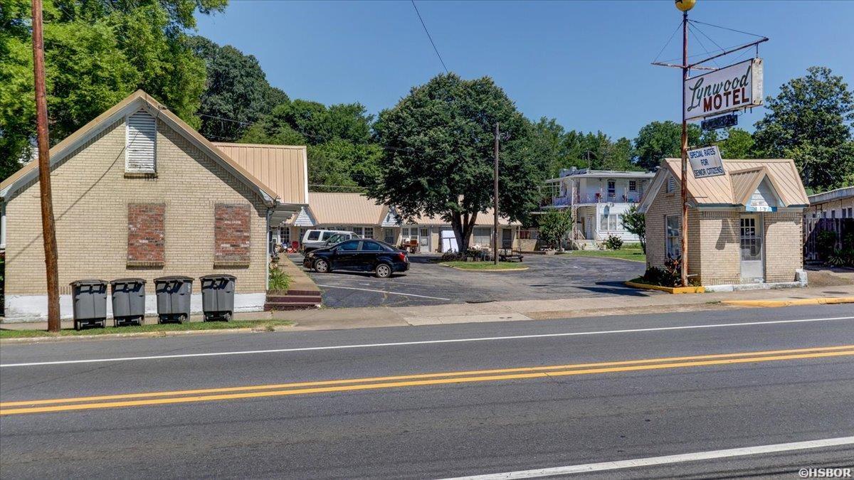 857 Park Avenue Property Photo 4